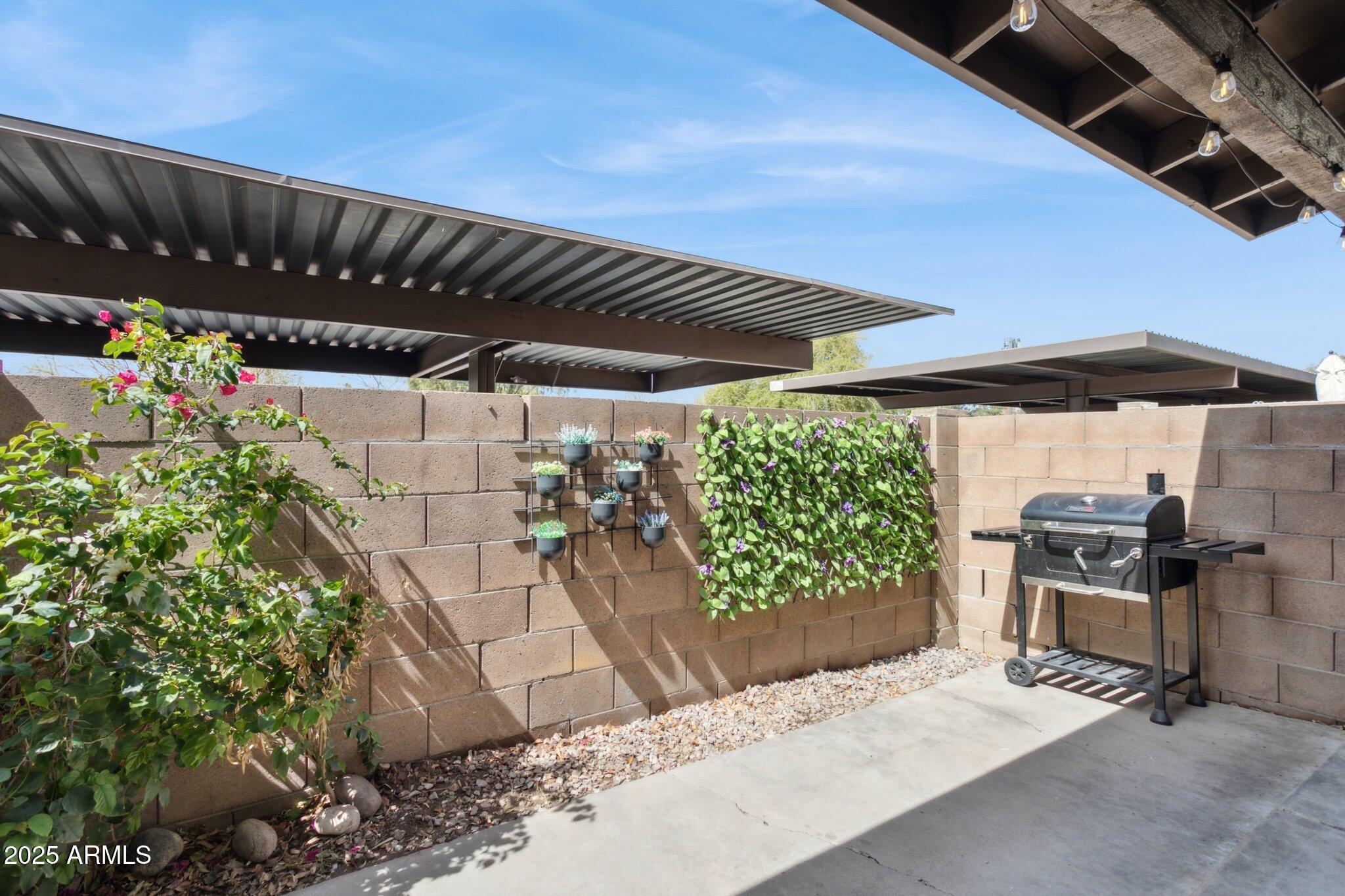 BRECKENRIDGE TOWNHOMES LT 1-182 COM AREA PRV DR - Residential