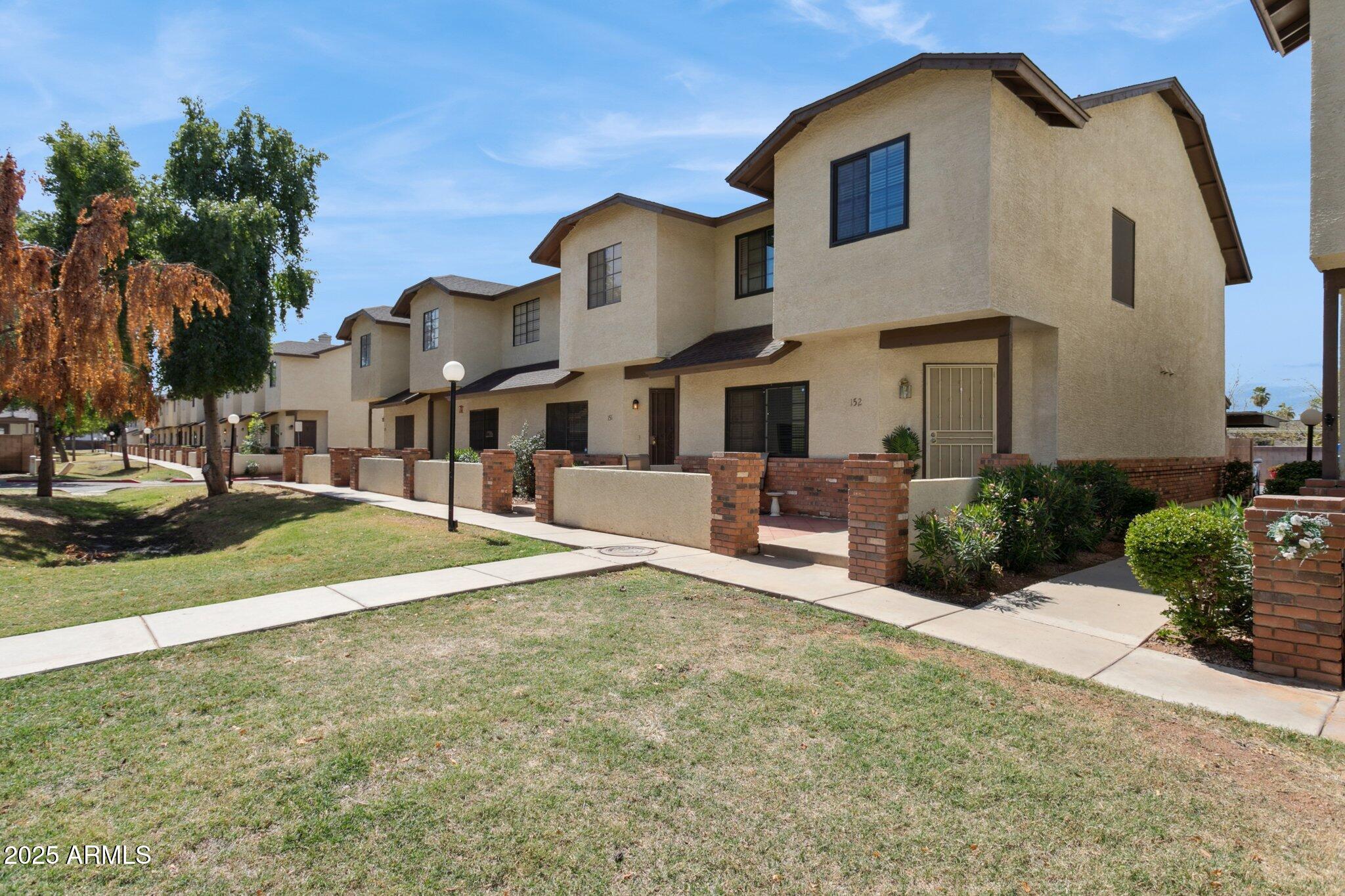 BRECKENRIDGE TOWNHOMES LT 1-182 COM AREA PRV DR - Residential