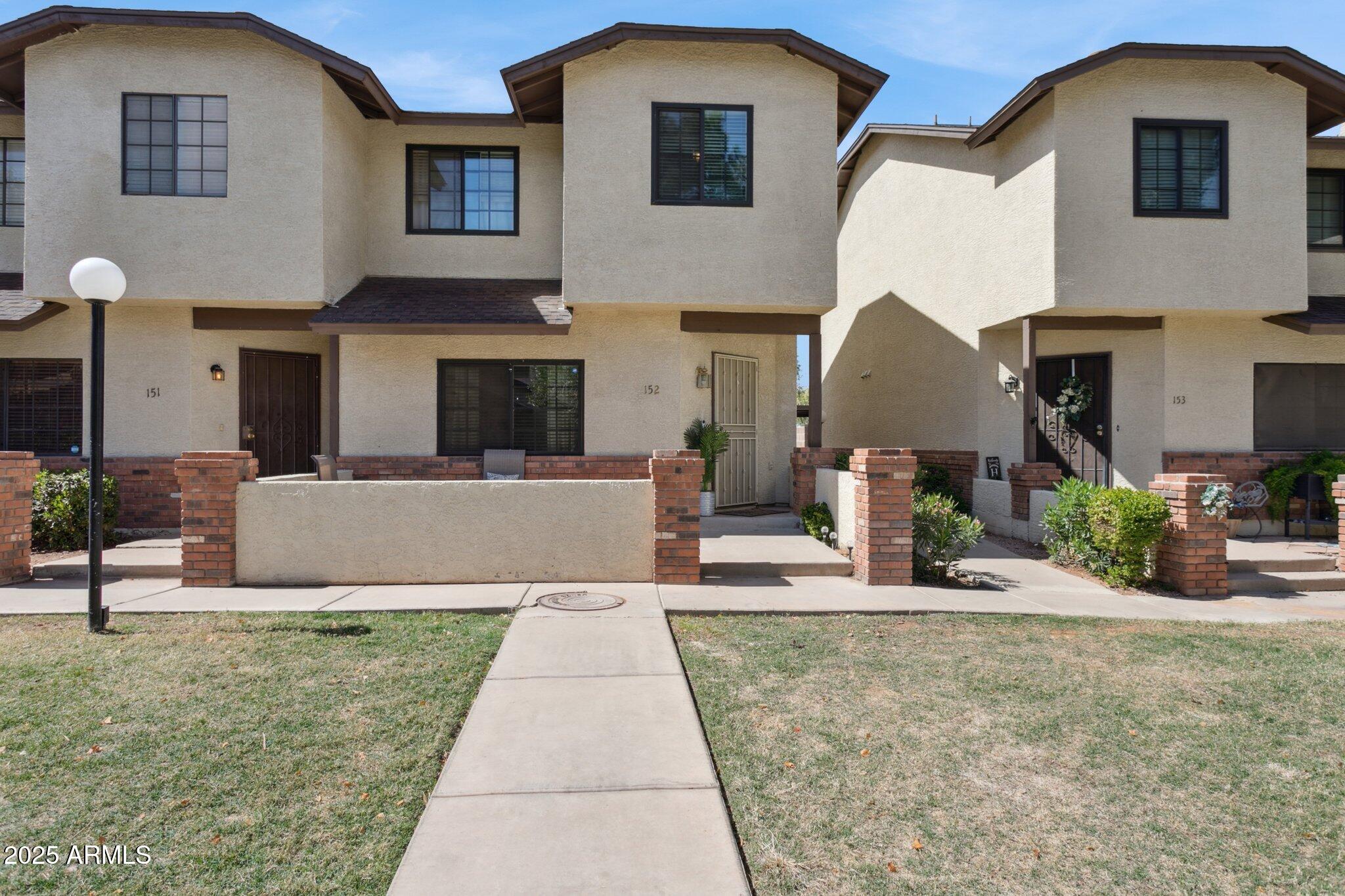 BRECKENRIDGE TOWNHOMES LT 1-182 COM AREA PRV DR - Residential