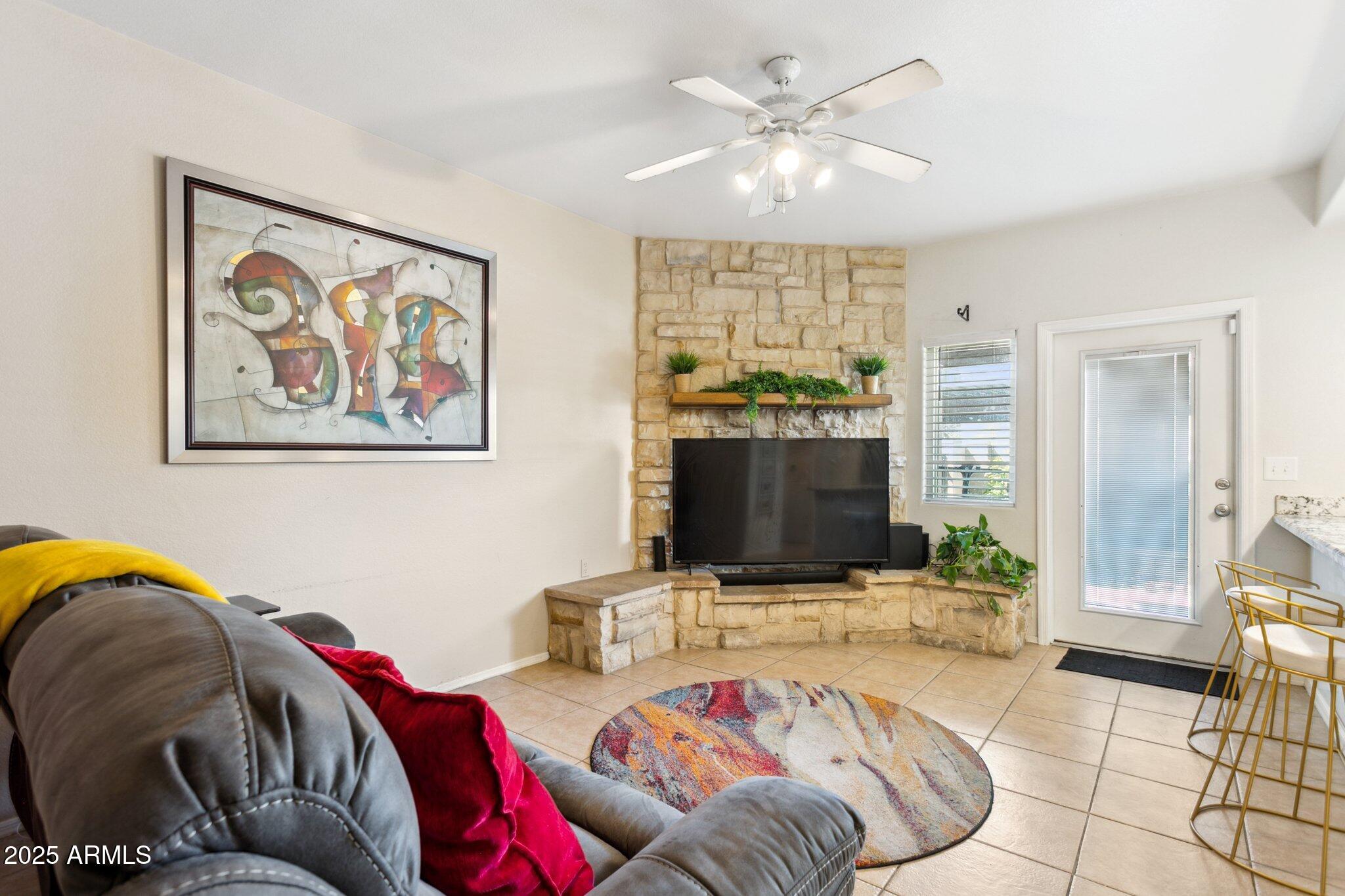 BRECKENRIDGE TOWNHOMES LT 1-182 COM AREA PRV DR - Residential