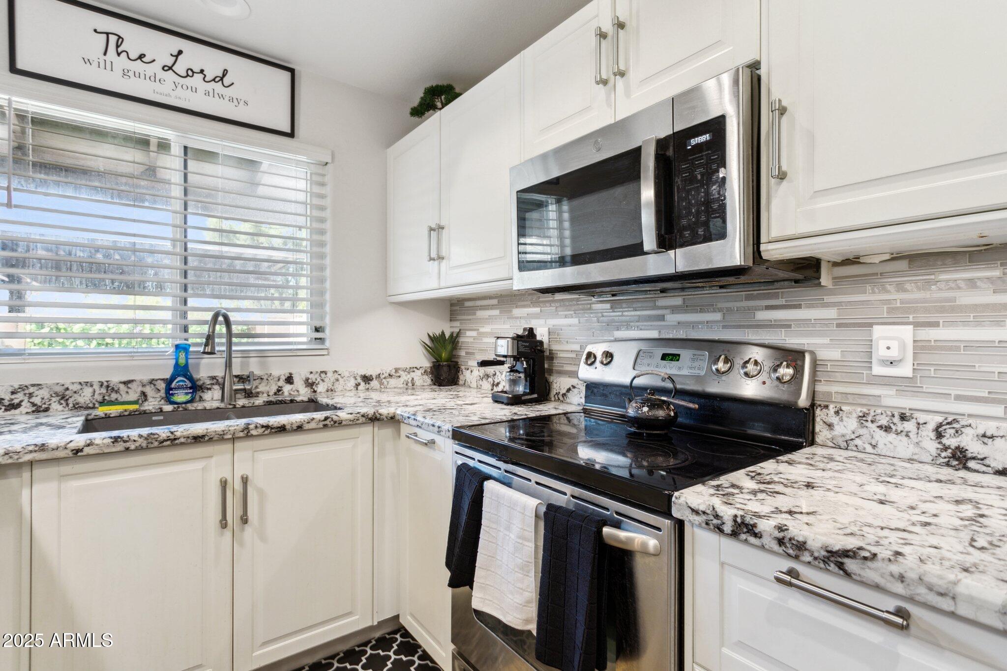 BRECKENRIDGE TOWNHOMES LT 1-182 COM AREA PRV DR - Residential