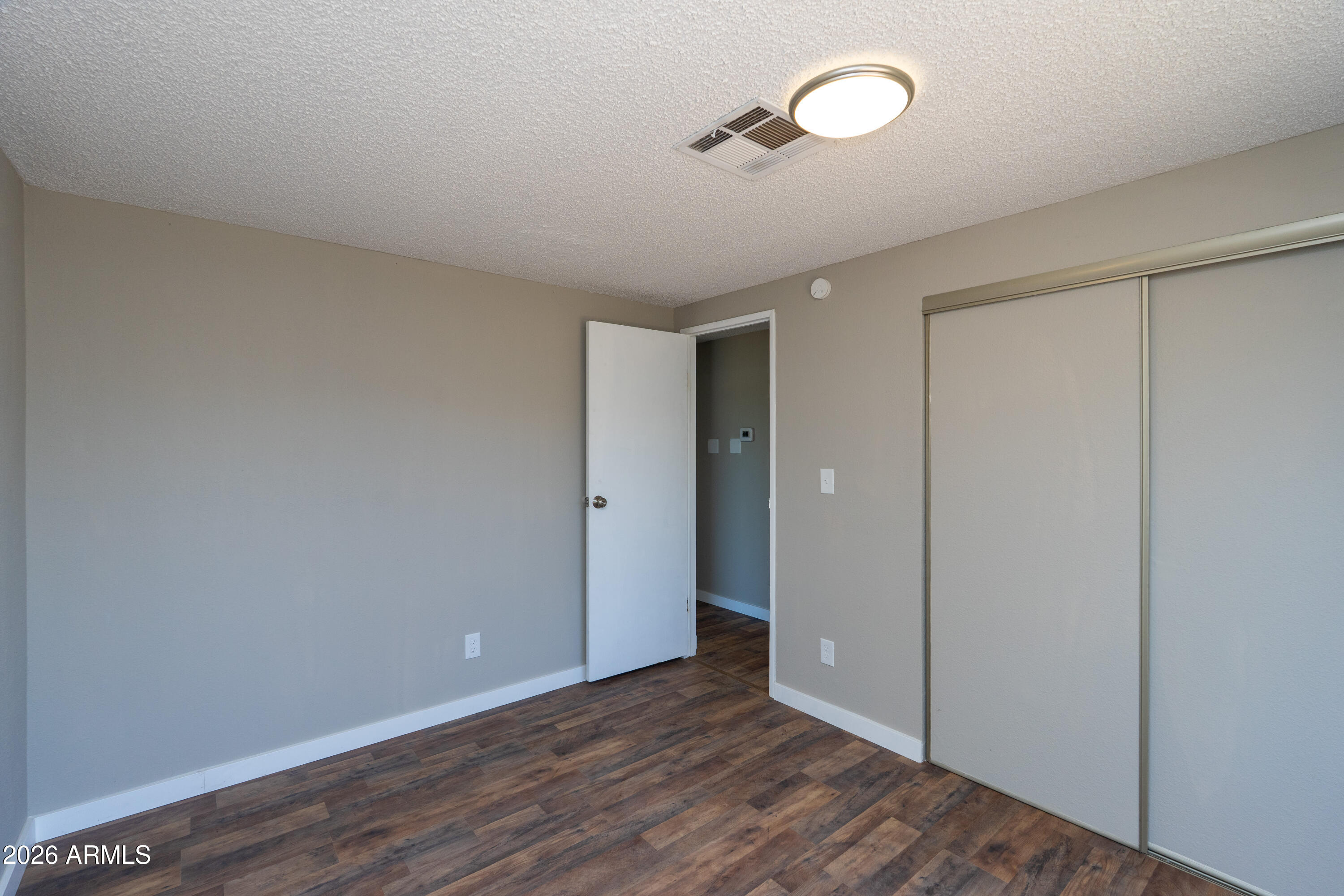 J SIX RANCHETTES 1 - Residential