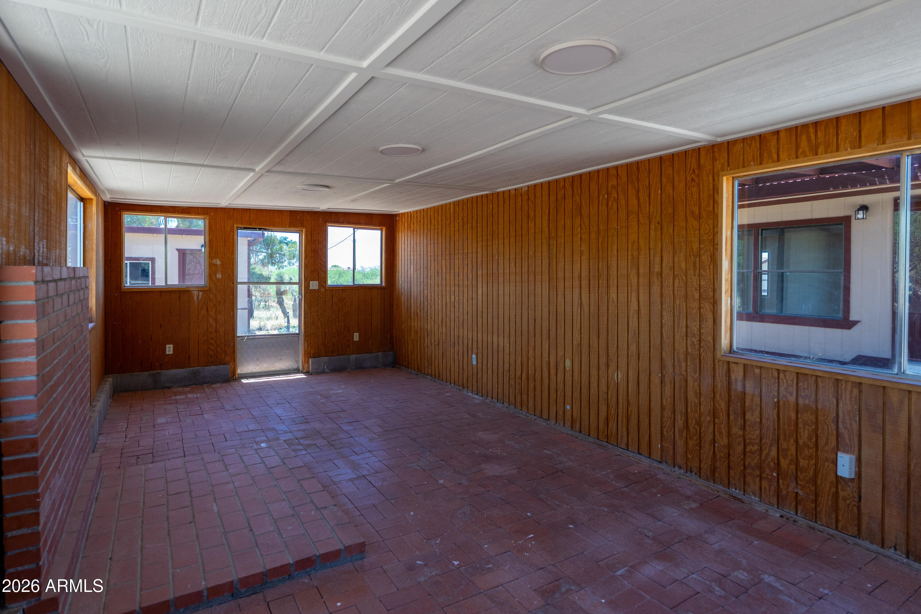 J SIX RANCHETTES 1 - Residential