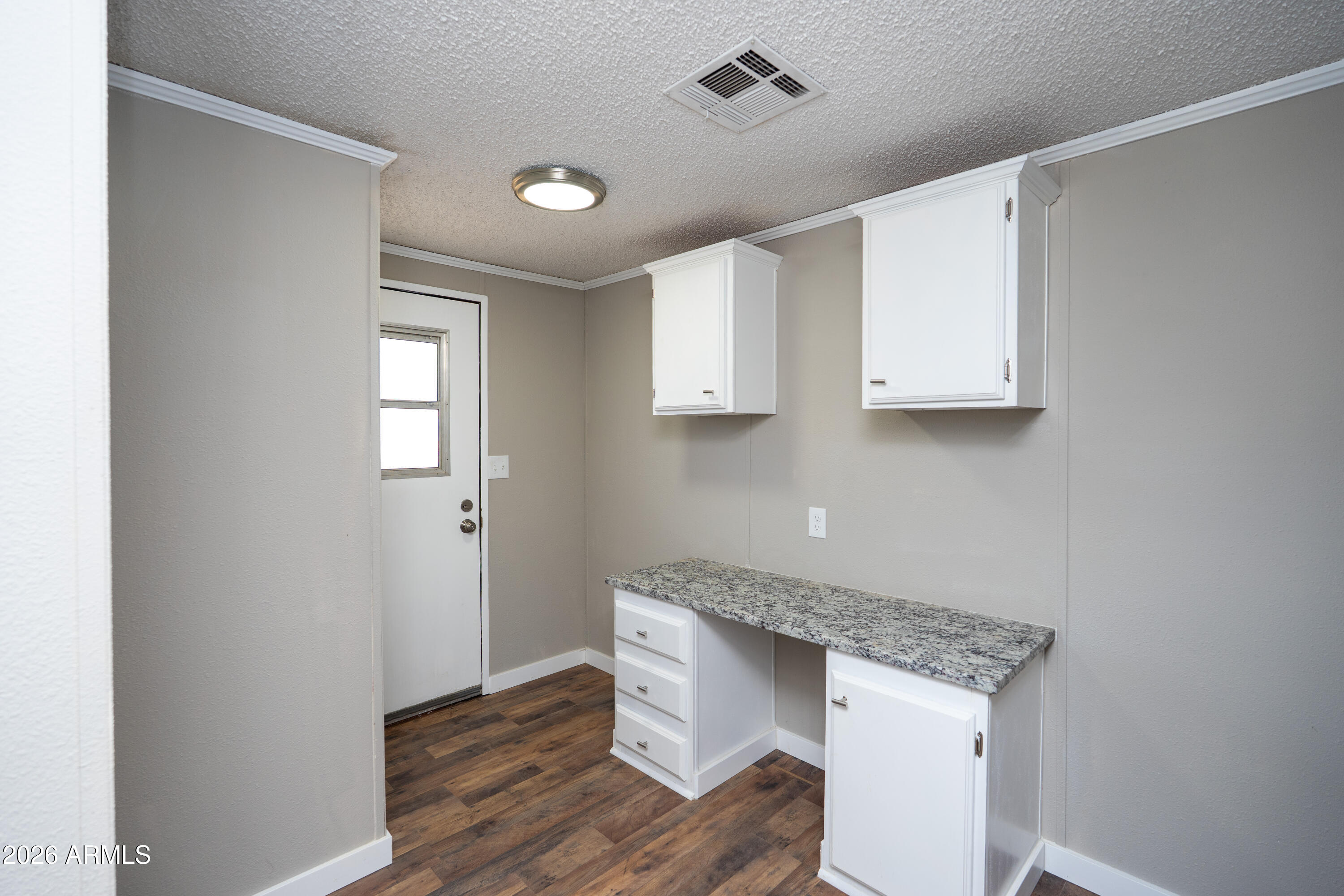 J SIX RANCHETTES 1 - Residential