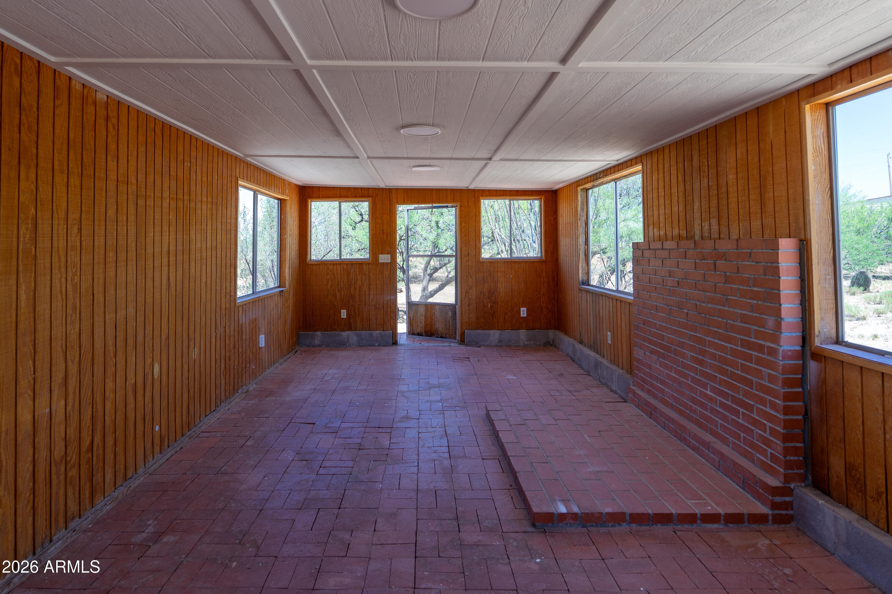 J SIX RANCHETTES 1 - Residential