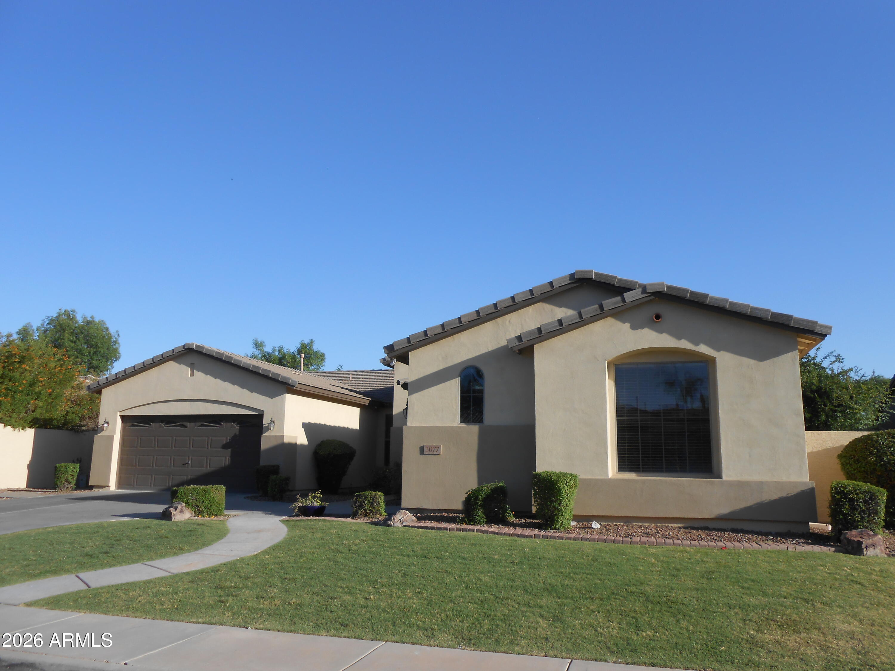 Casual elegance at it's finest! Walk into great spacious foyer... open to double doored entry to den & arched entry to living room & formal dining room w/walled windows... overlooking massive grass entertaining backyard! Huge kitchen w/granite countertops & breakfast bar.  Split master w/luxurious bathroom & huge walk-in closet. 2 bedrooms w/full bath & adjoining bonus room used for exercise, game rm or office. Guest bathroom w/pedestal sink. Neutral 18'' tiled walk-ways, kitchen, game room, laundry & bathrooms. Elsewhere neutral carpet w/double pad. 3 car garage w/service door. Washer, dryer & refrigerator included. Garden beds on both side of home w/plenty of fruit trees (apple, pomegranate & orange). Fantastic neighborhood! Great location & tons of shopping & restaurants plus the 202.