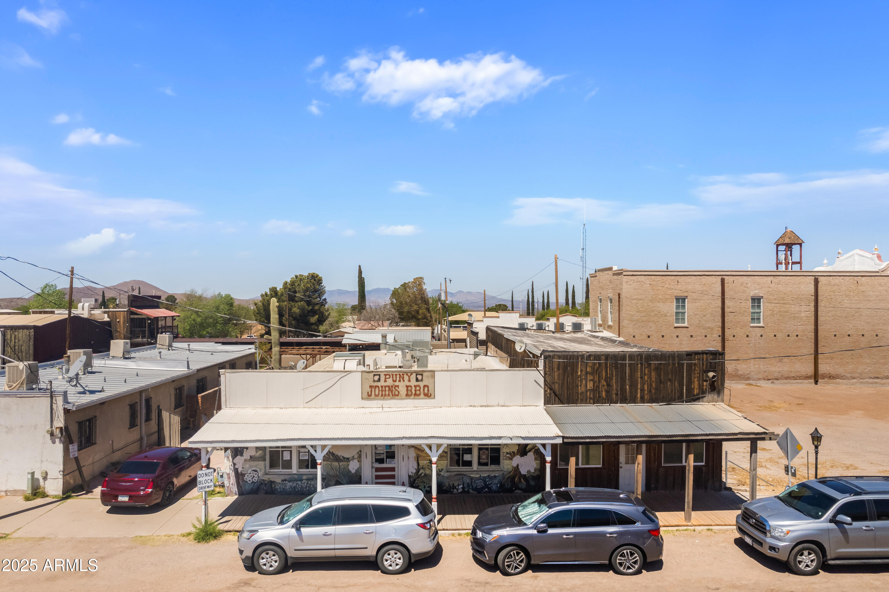 2662 Sq. Ft. Commercial Building. Recently a BBQ restaurant. Large Front room with fireplace/complete Kitchen/His and Her bathrooms, Office, 2 Storage areas/ Outdoor covered area. Private driveway with free parking in walking distances.
Not all items to convey