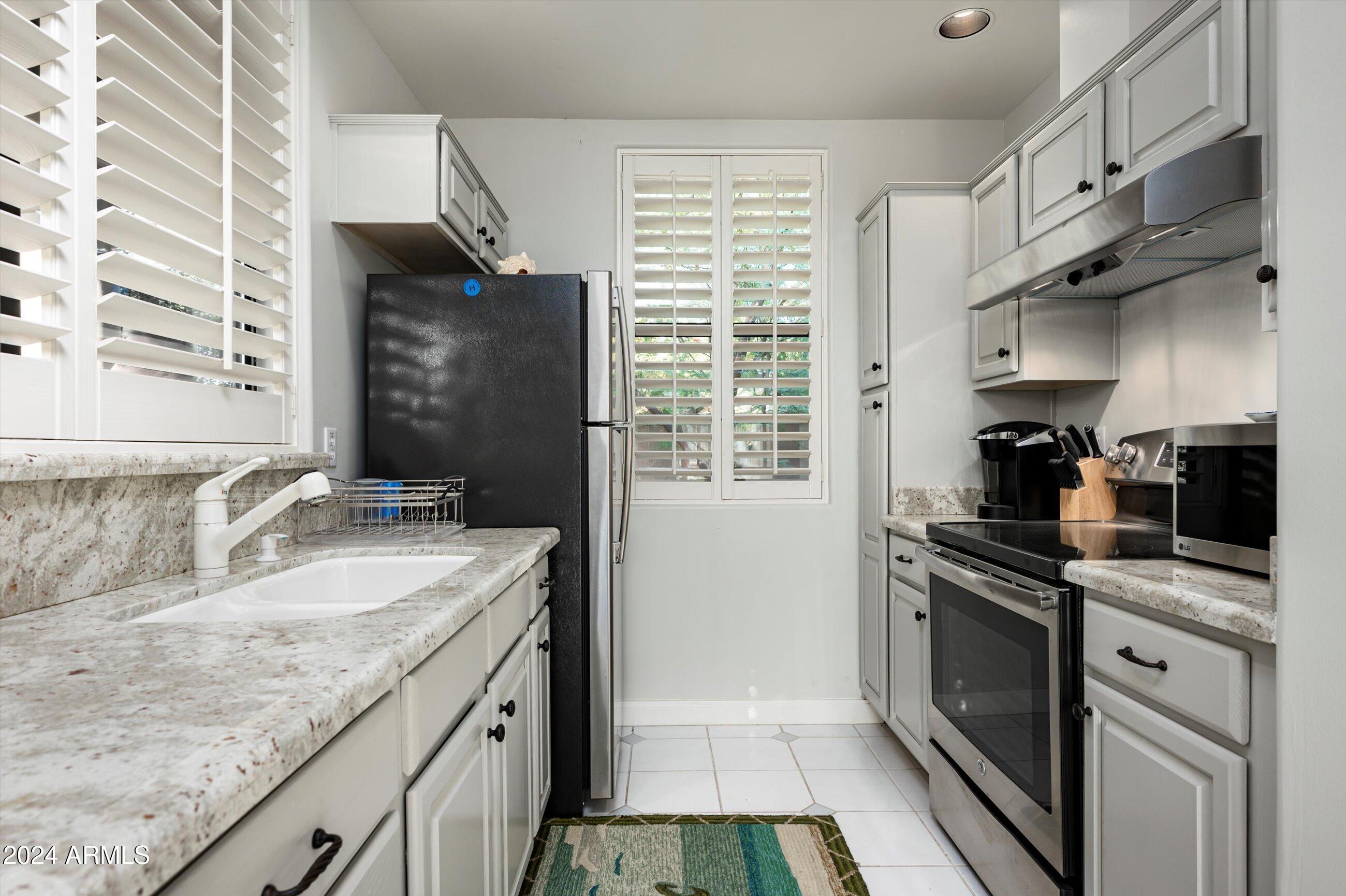 CINCO SERROS LOTS 11 & 12 - Residential