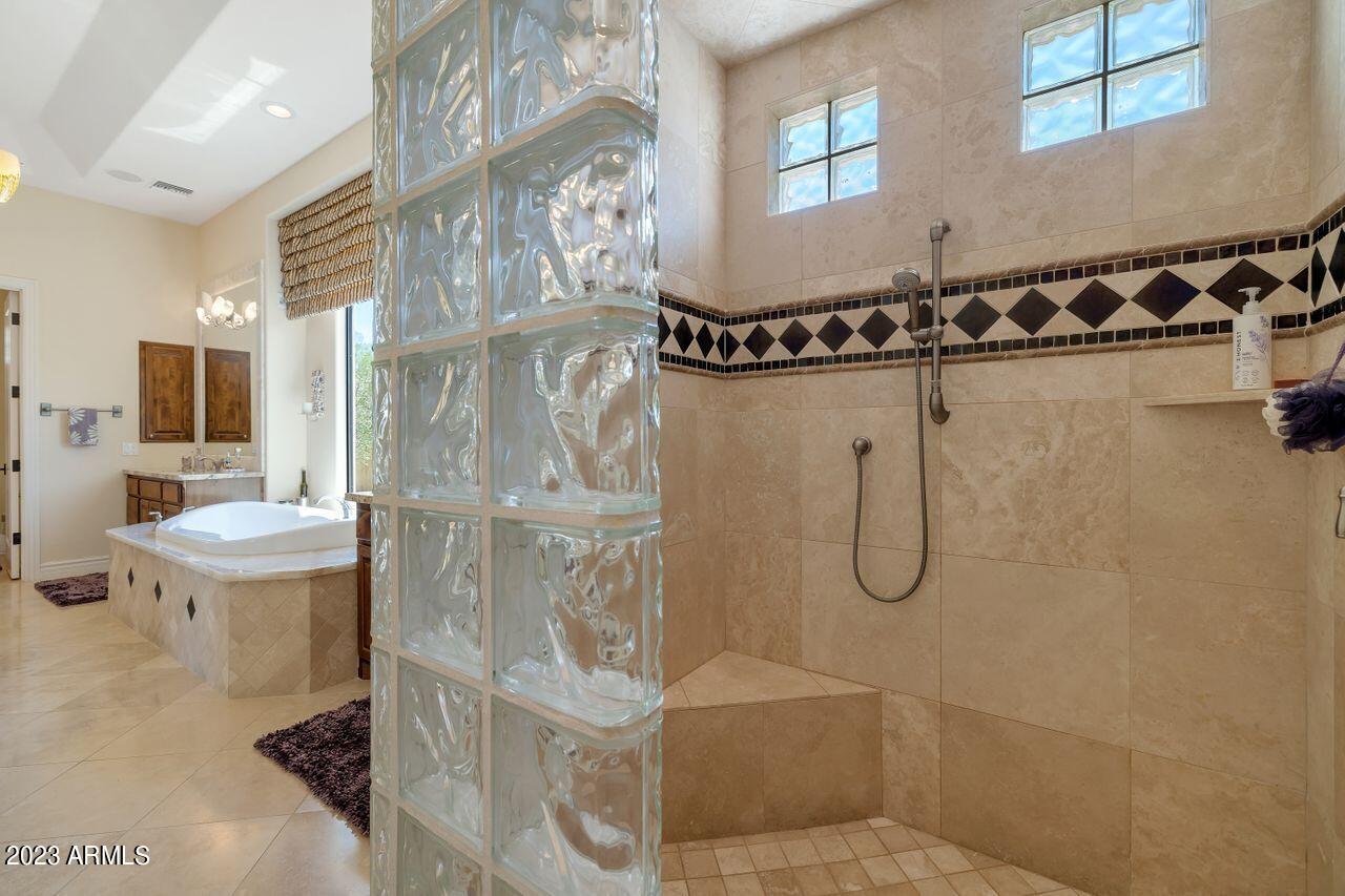 DOUBLETREE RANCHOS 2 - Residential
