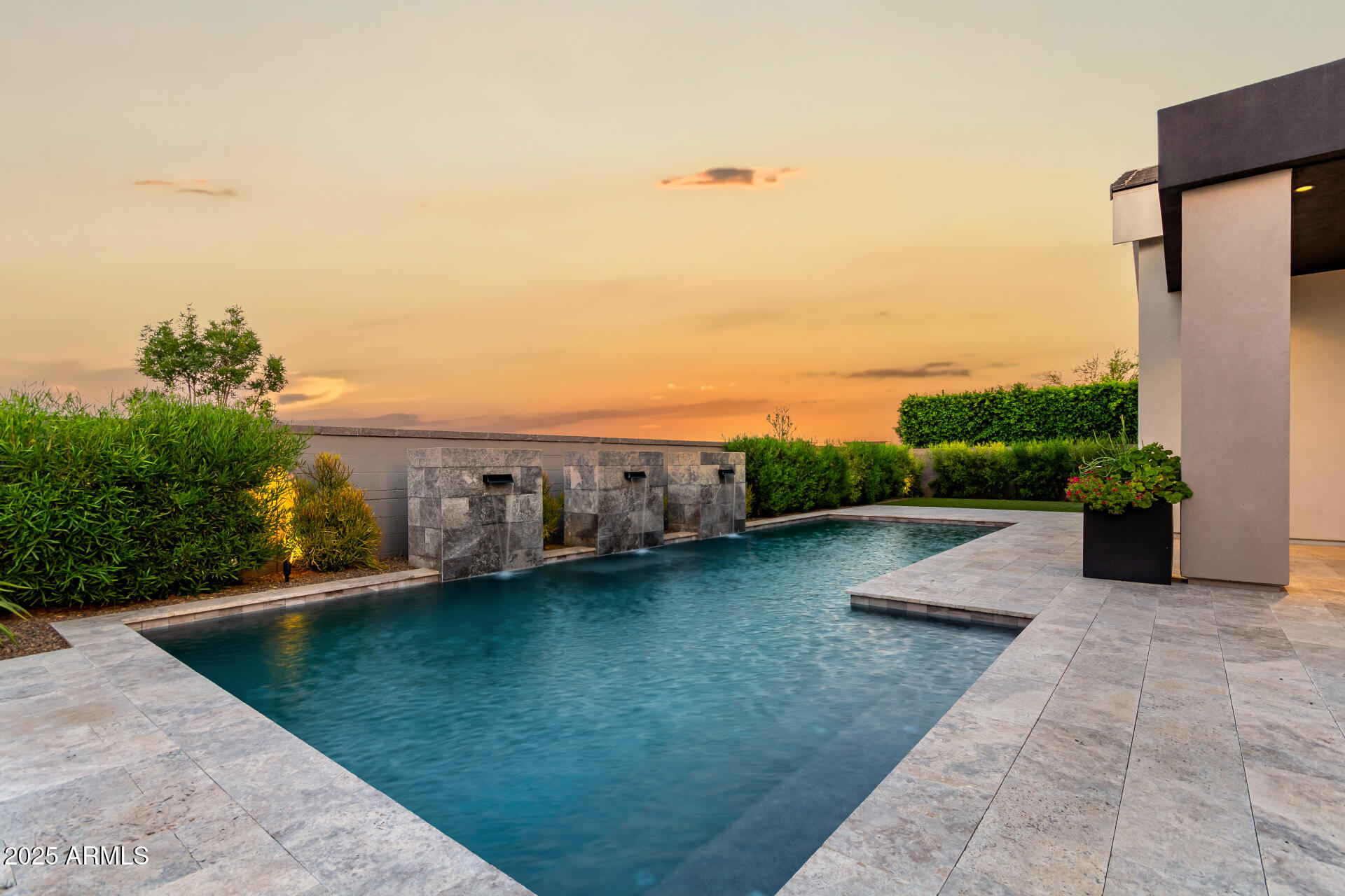 RITZ-CARLTON - Residential