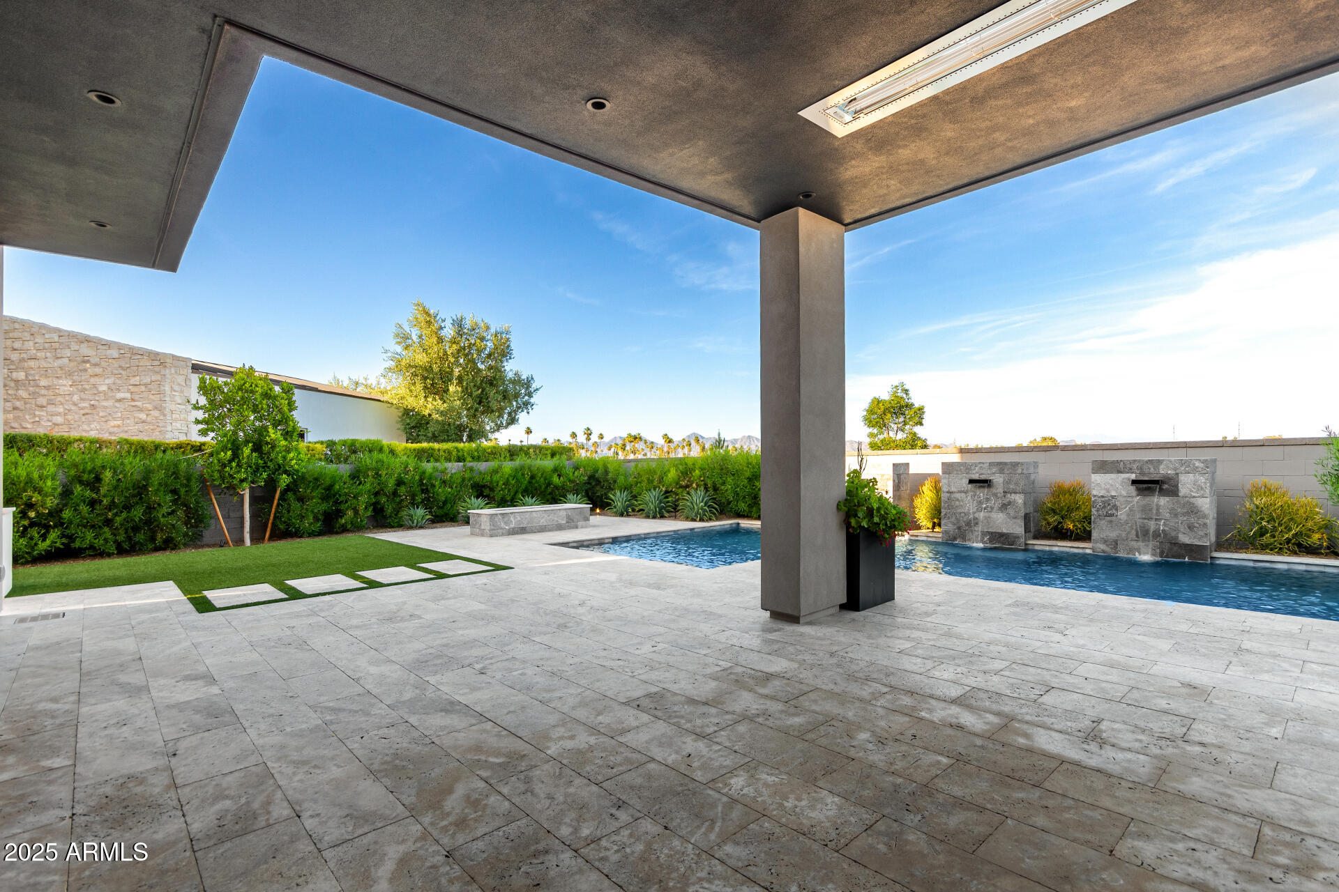 RITZ-CARLTON - Residential