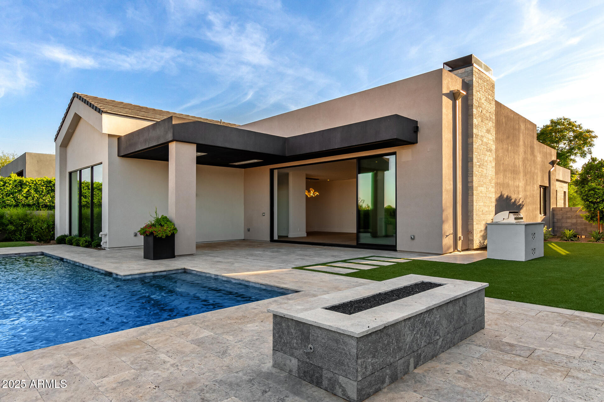 RITZ-CARLTON - Residential
