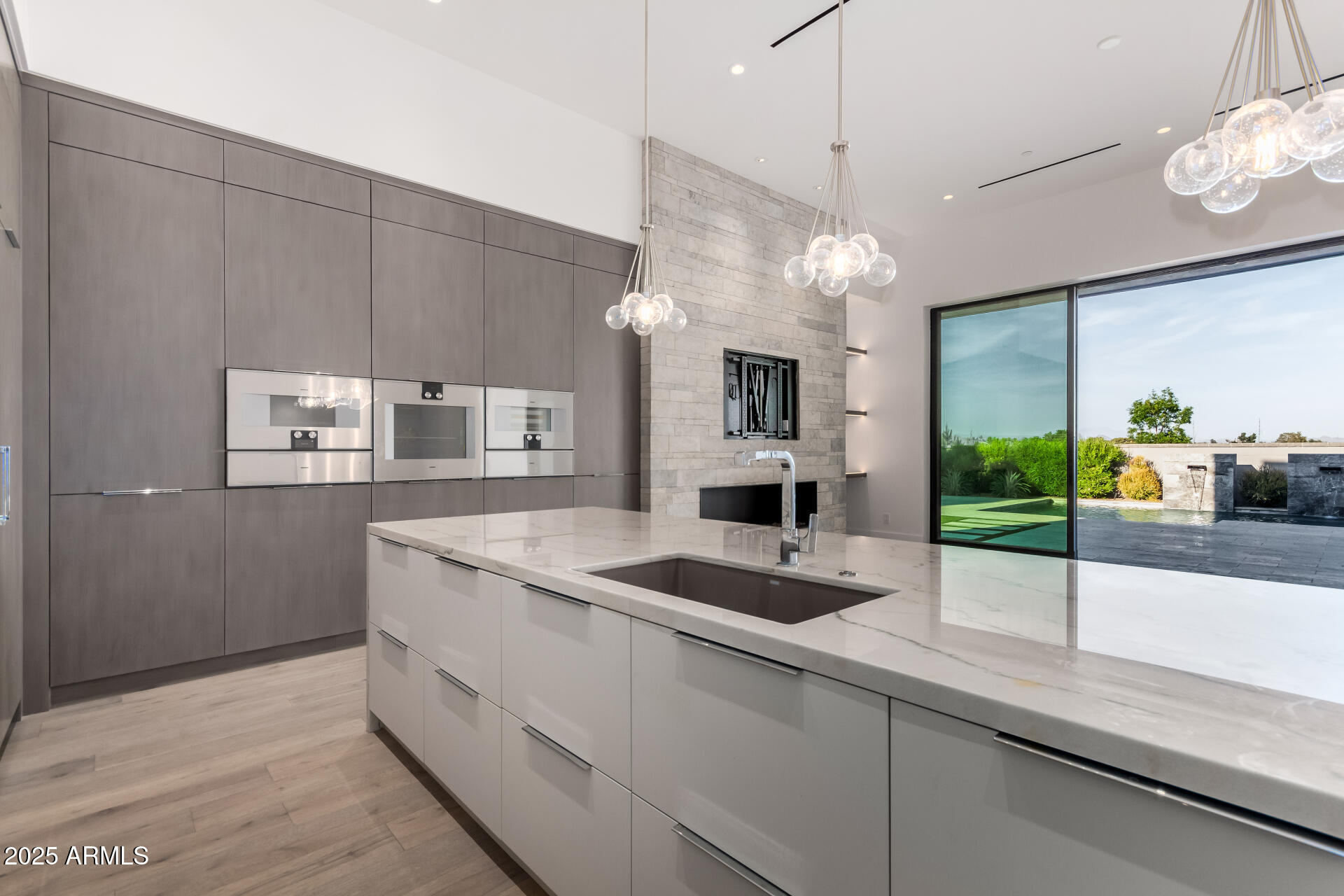 RITZ-CARLTON - Residential