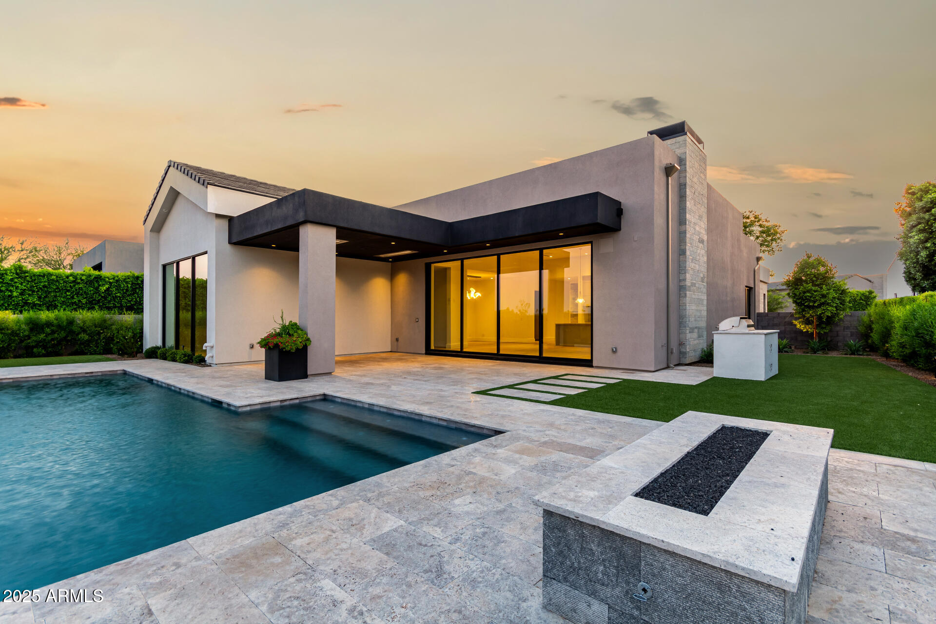 RITZ-CARLTON - Residential