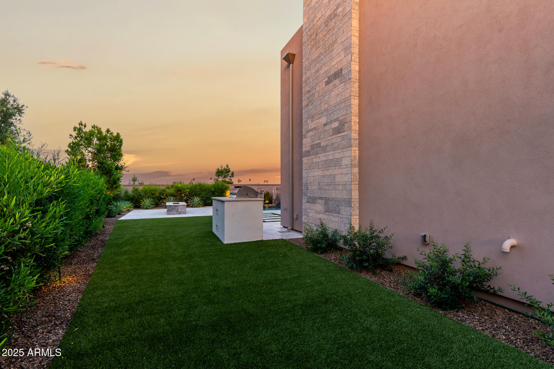 RITZ-CARLTON - Residential