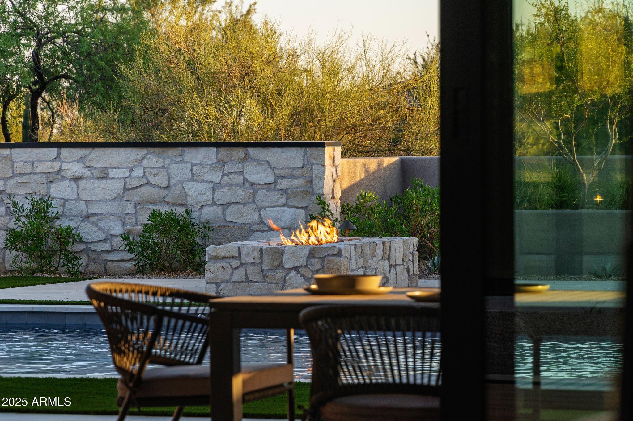 WHISPER ROCK UNIT 1 - Residential