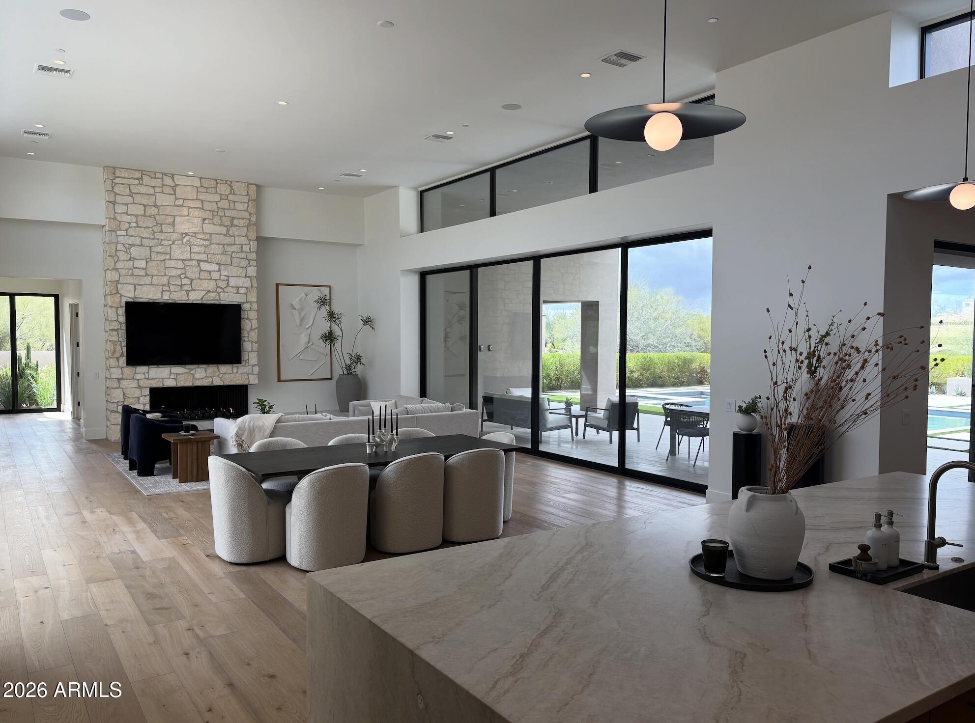 WHISPER ROCK UNIT 1 - Residential