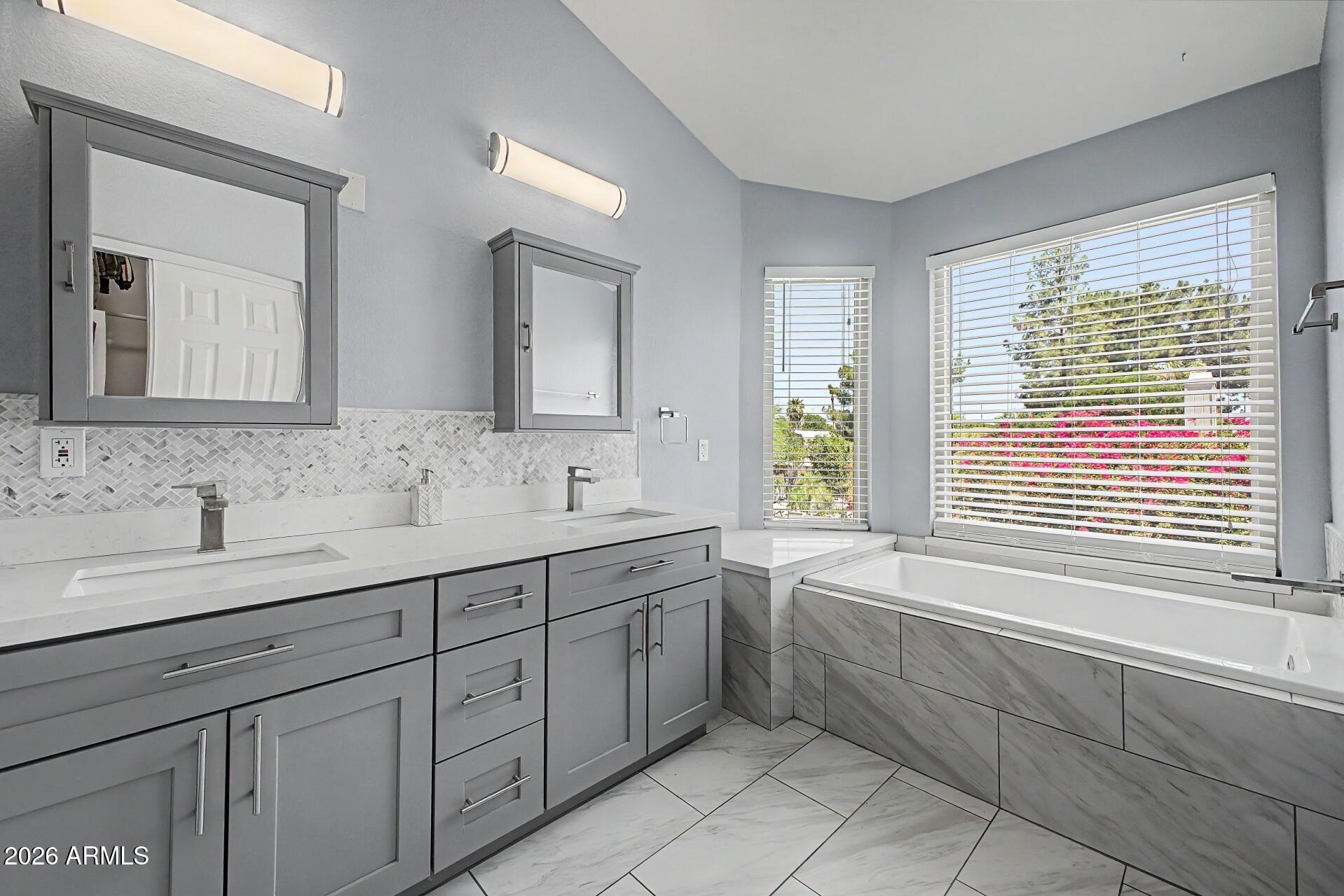 HONEYRIDGE MANOR - Residential
