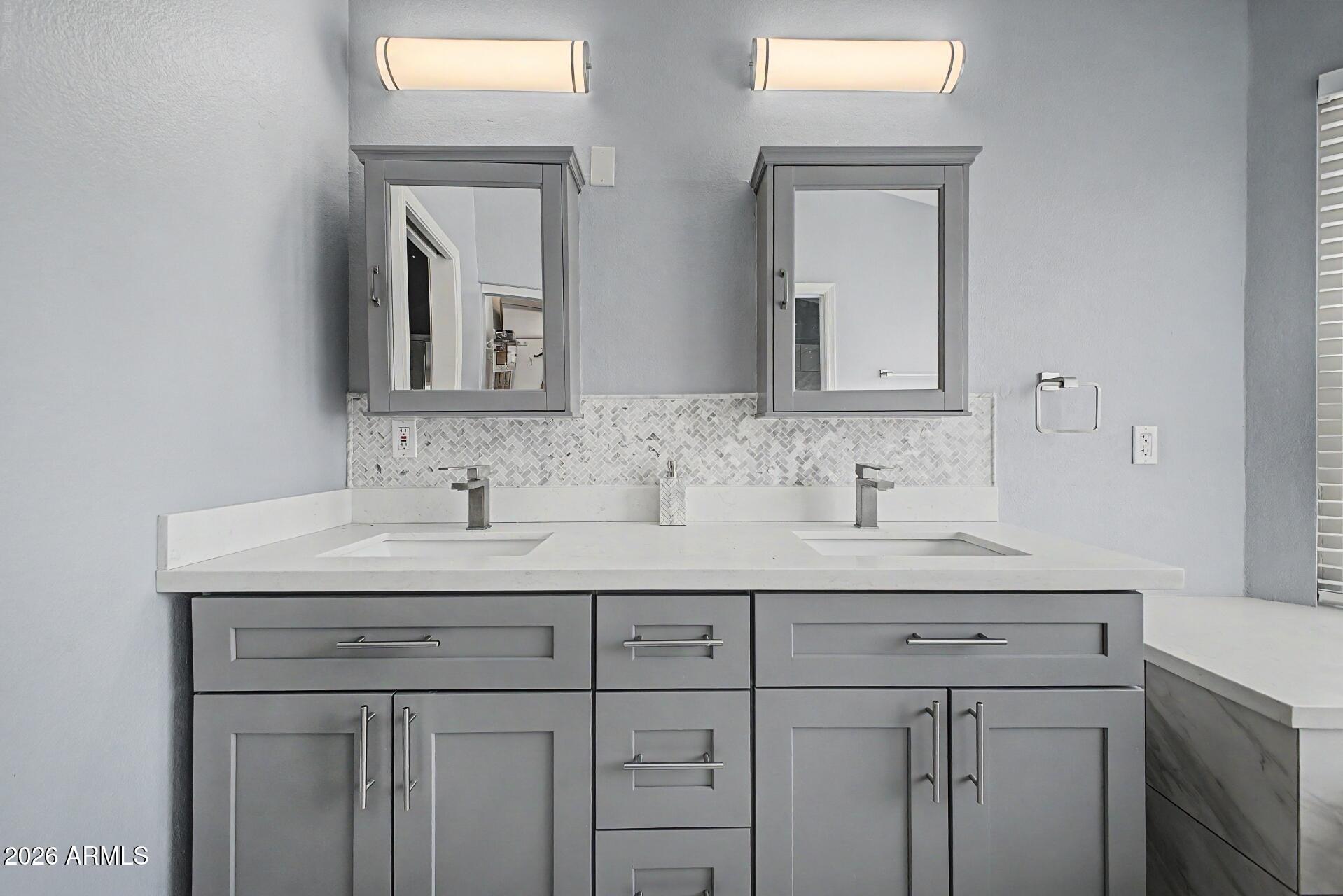 HONEYRIDGE MANOR - Residential