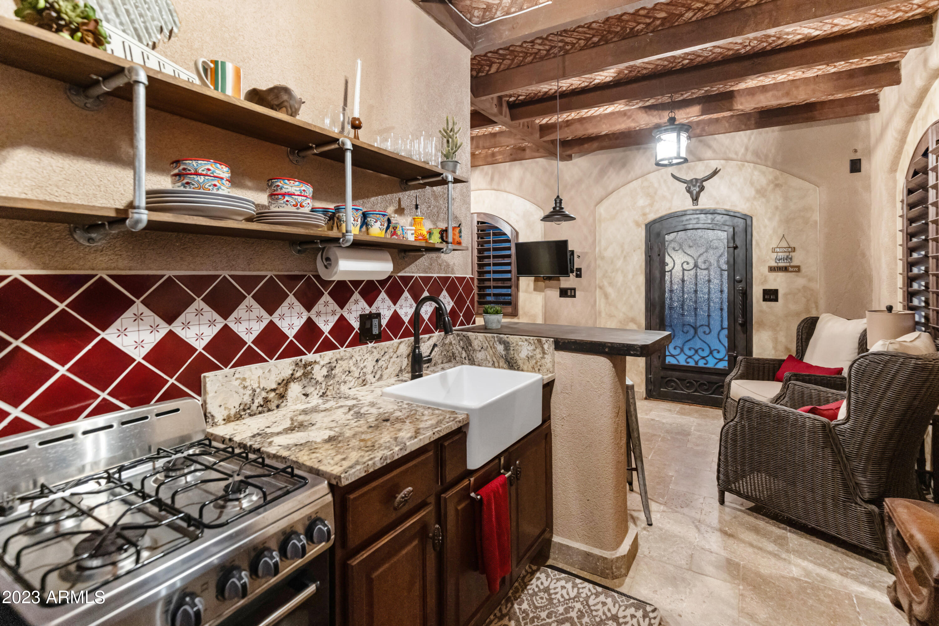 Amazing Estate on 5 Acres - Residential