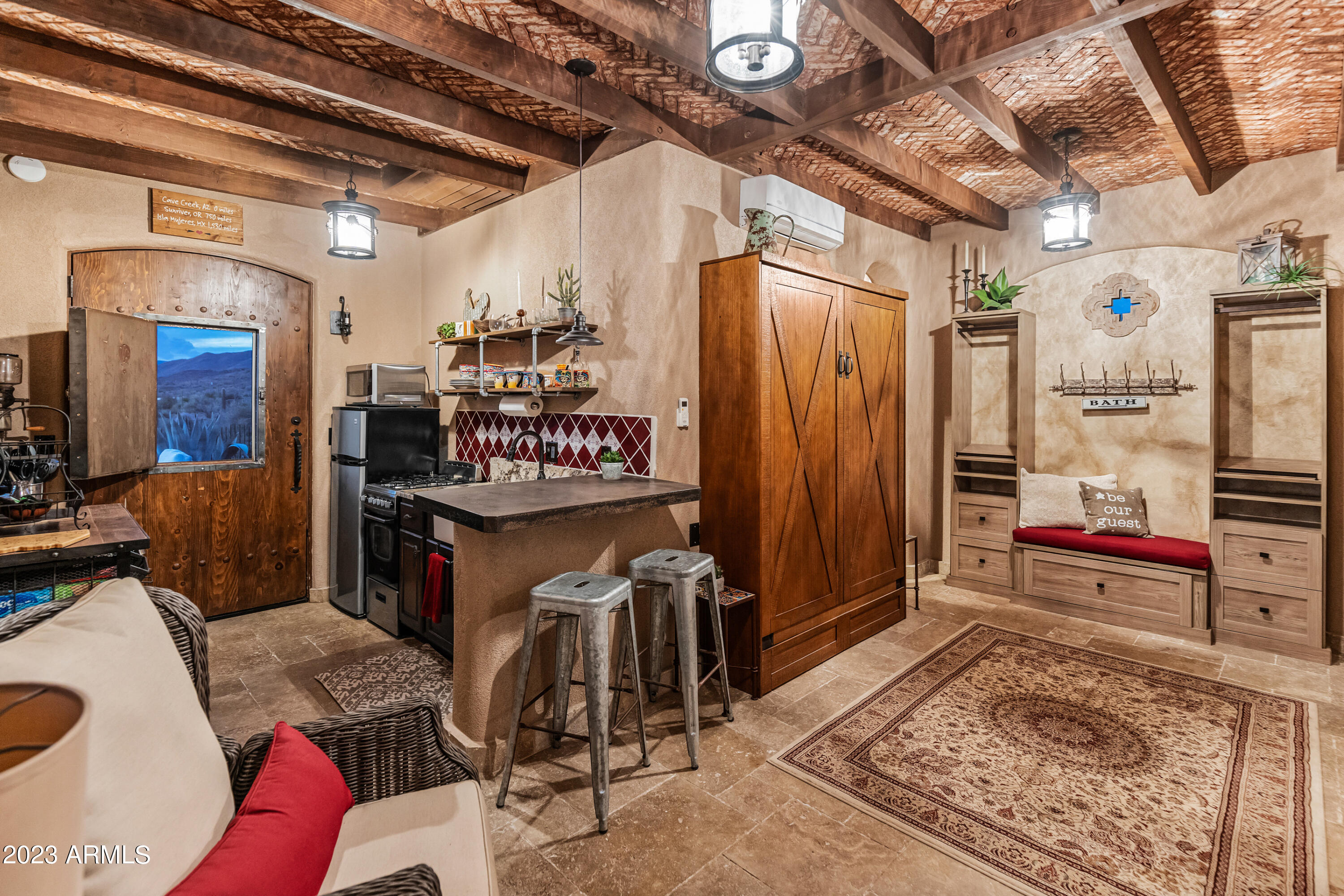 Amazing Estate on 5 Acres - Residential