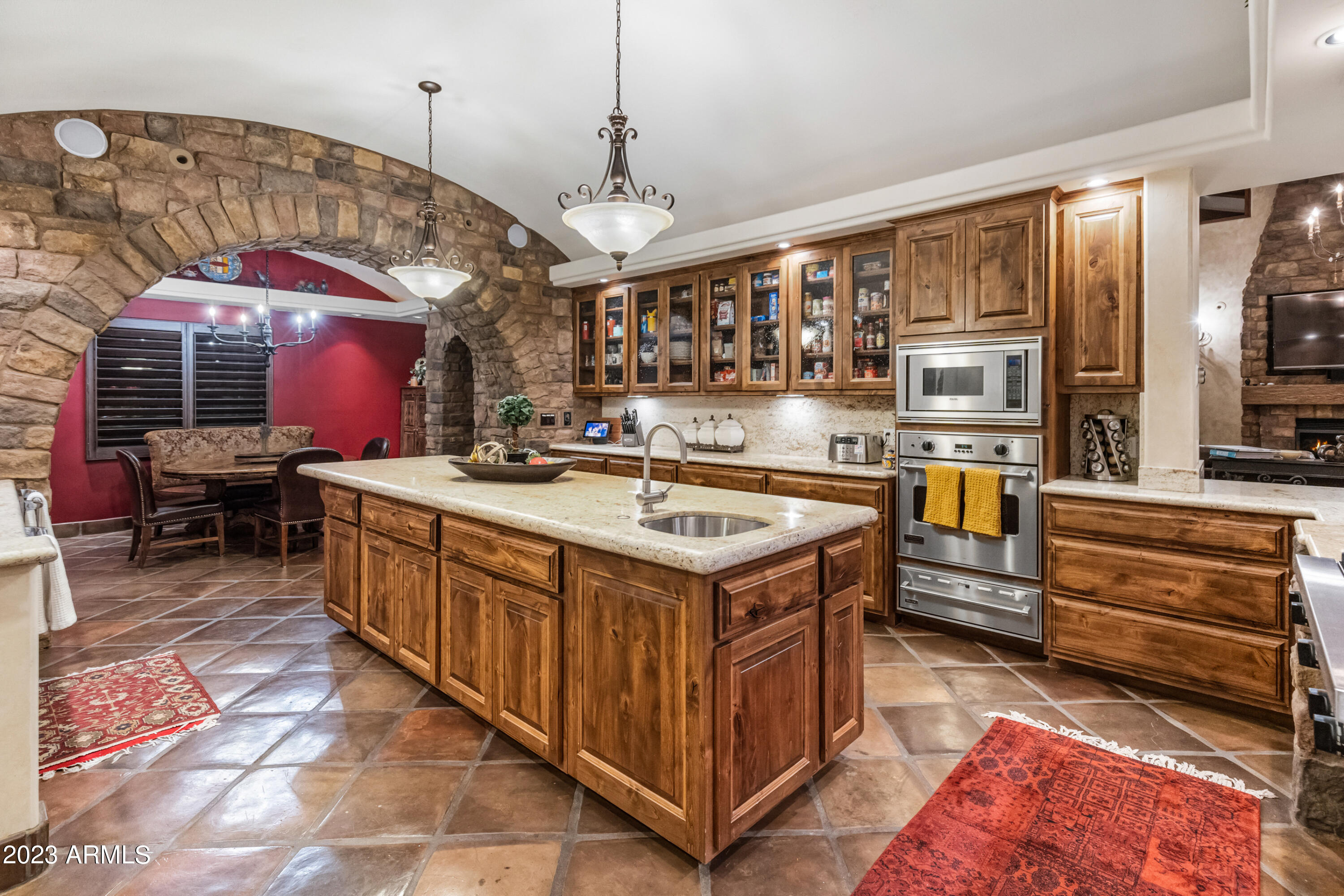 Amazing Estate on 5 Acres - Residential
