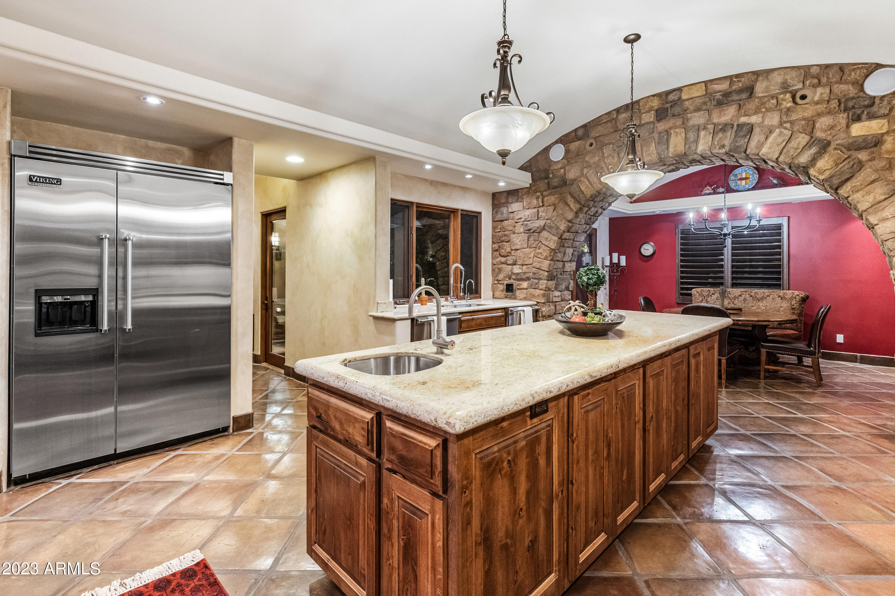 Amazing Estate on 5 Acres - Residential