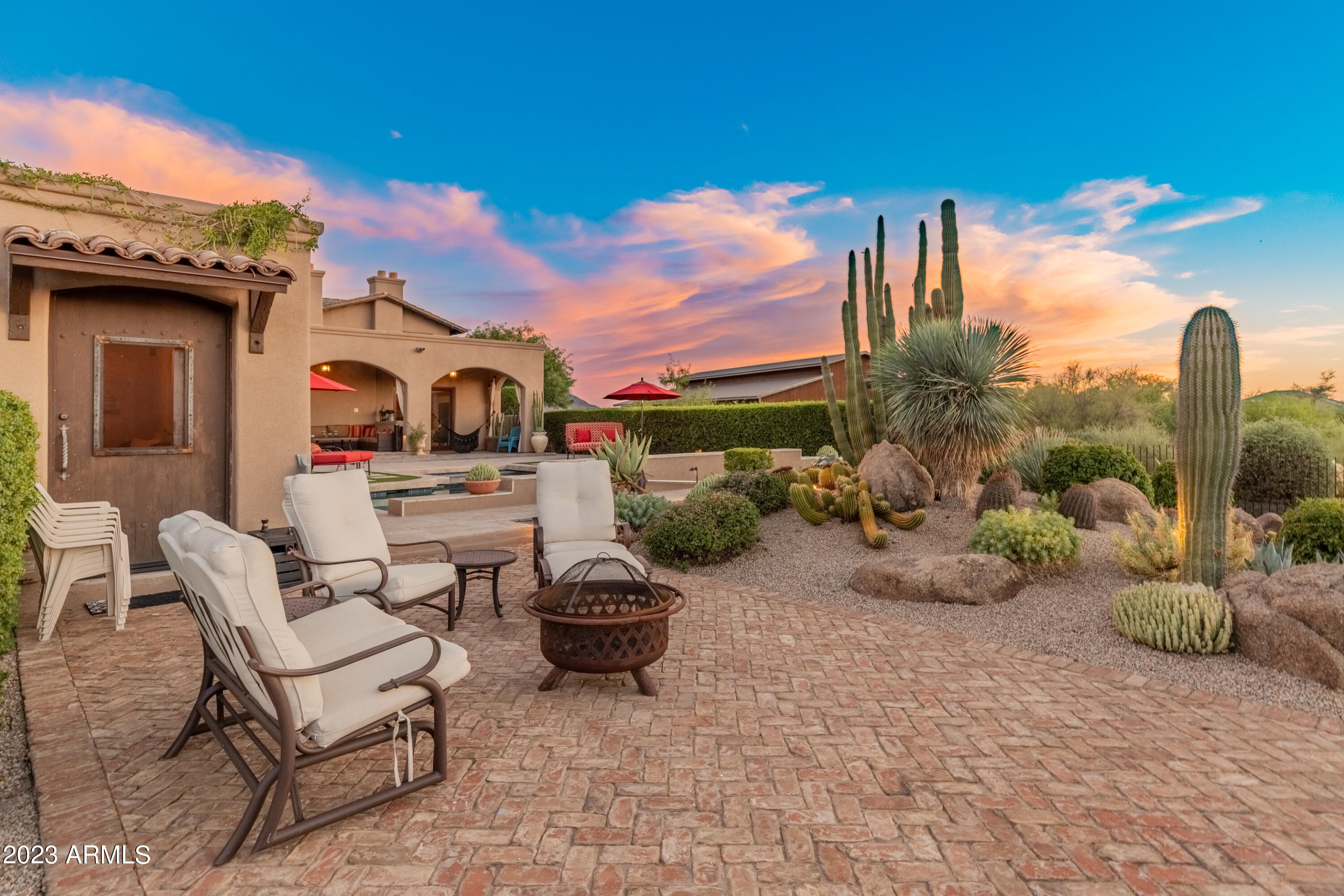 Amazing Estate on 5 Acres - Residential