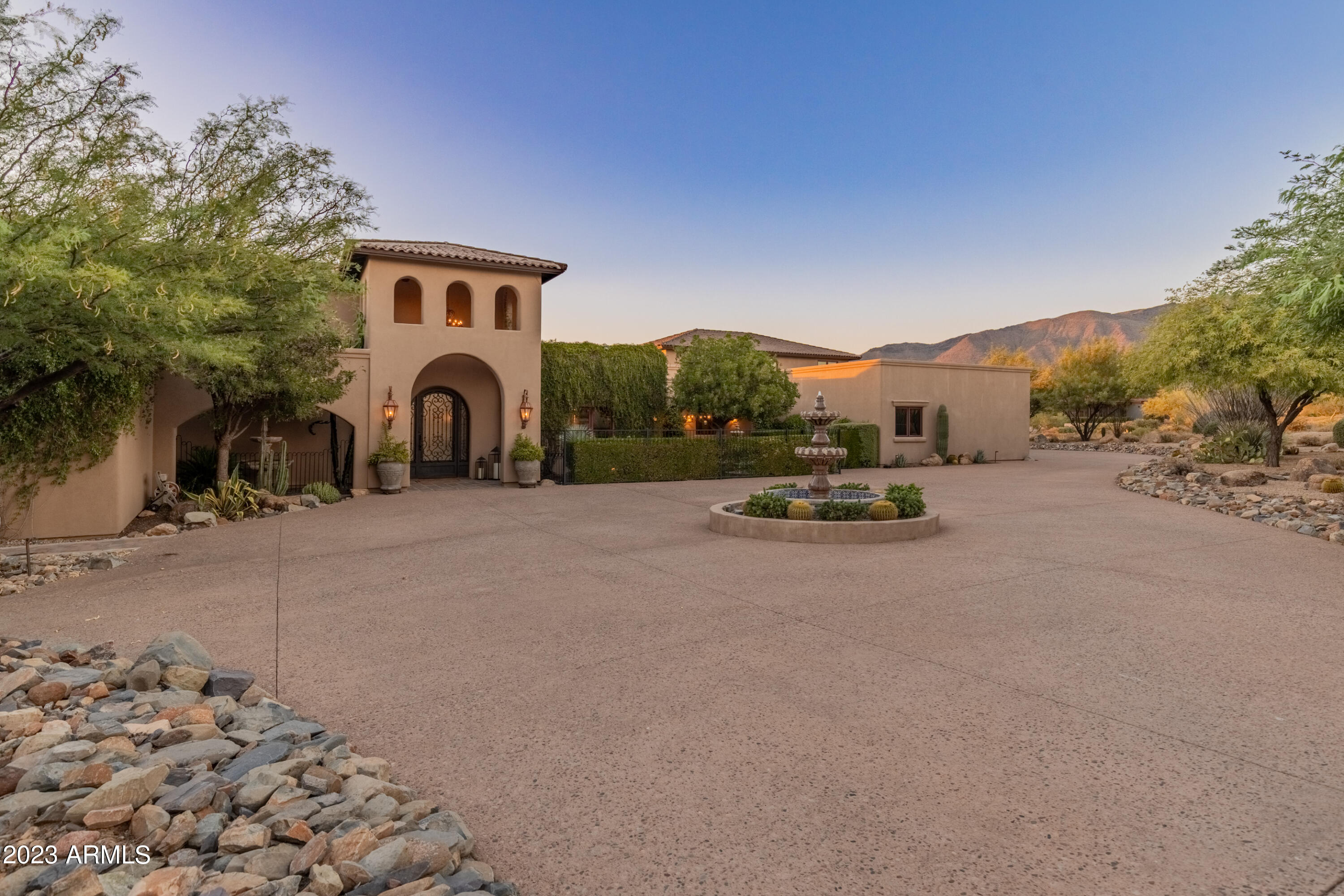 Amazing Estate on 5 Acres - Residential