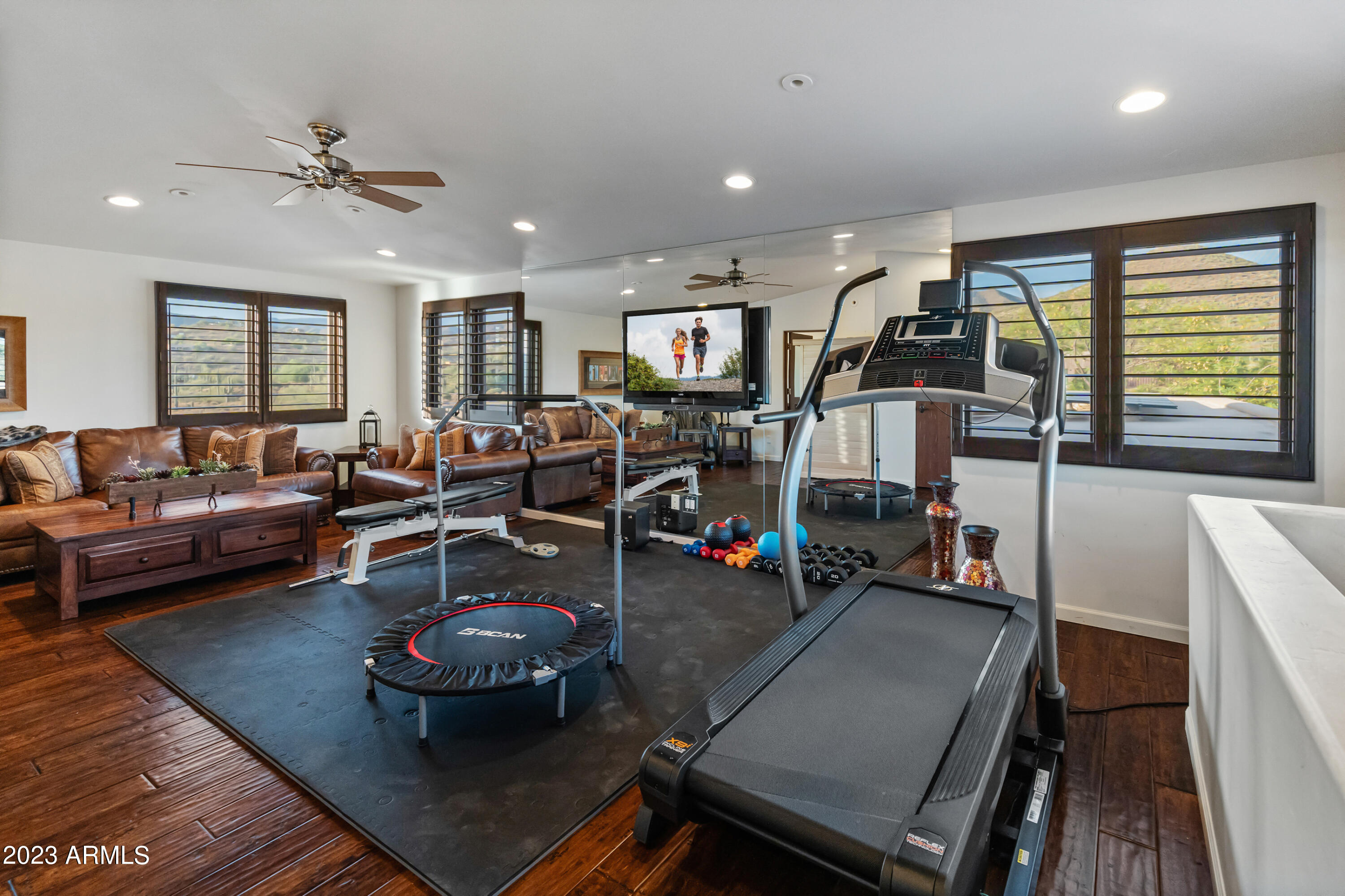 Amazing Estate on 5 Acres - Residential