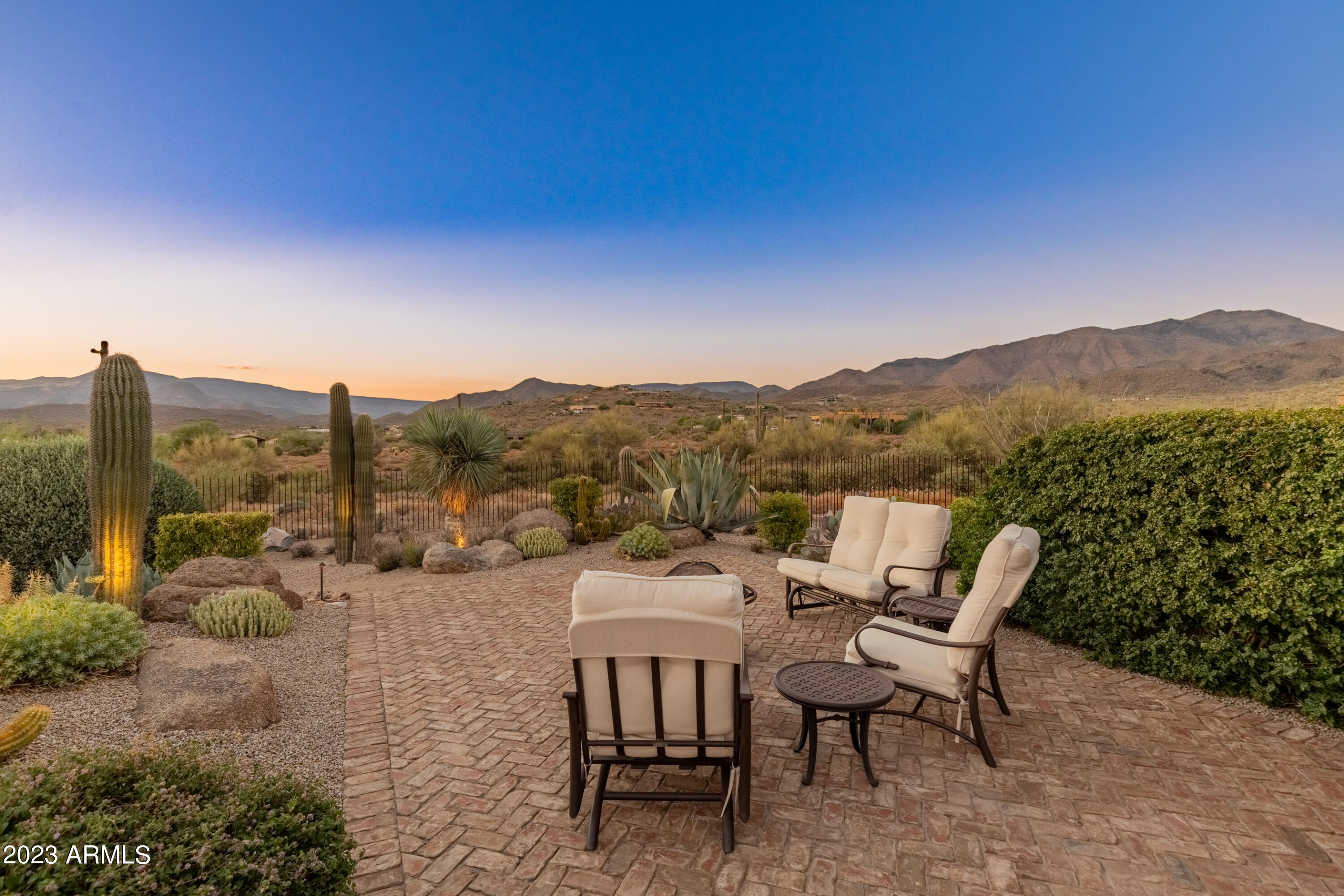 Amazing Estate on 5 Acres - Residential