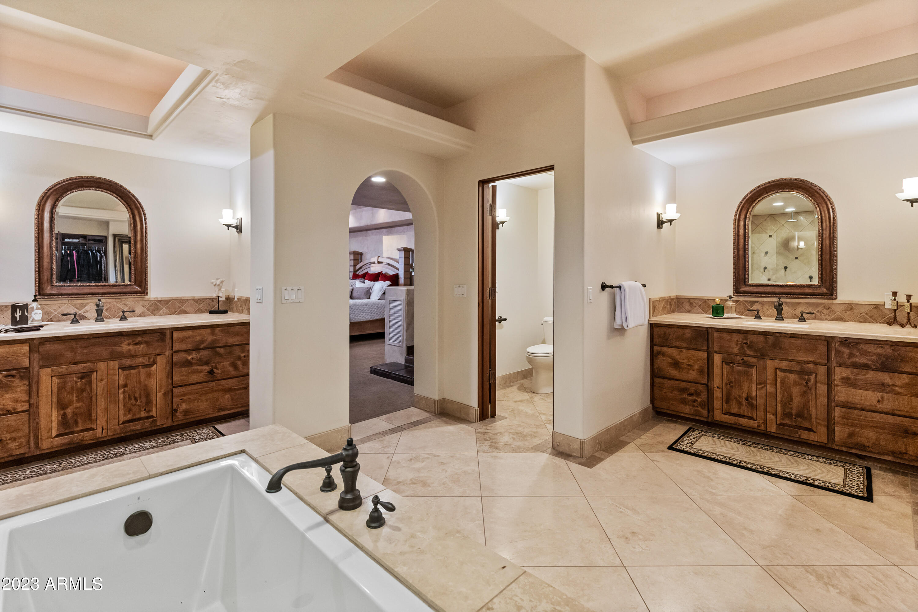 Amazing Estate on 5 Acres - Residential