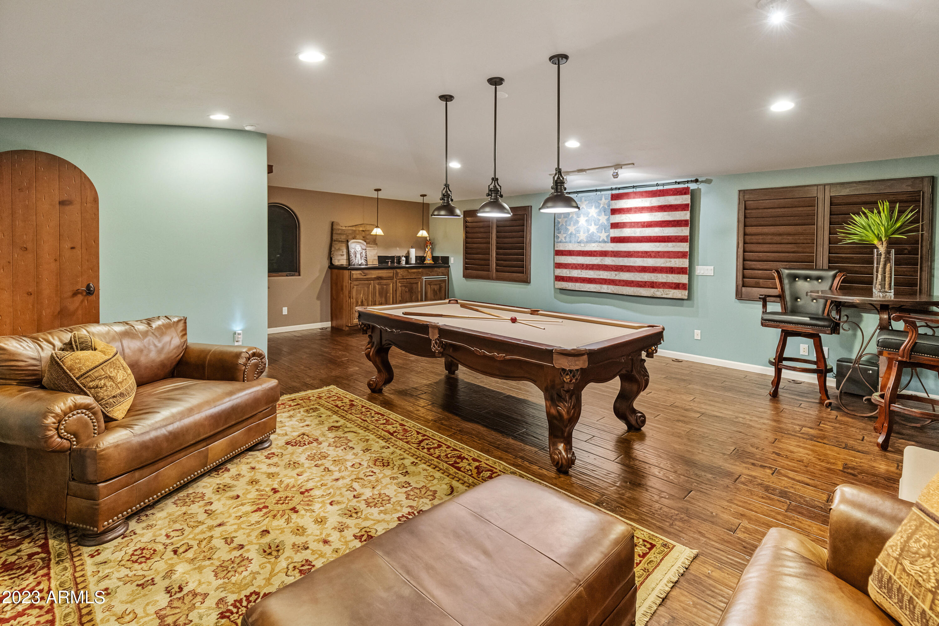 Amazing Estate on 5 Acres - Residential
