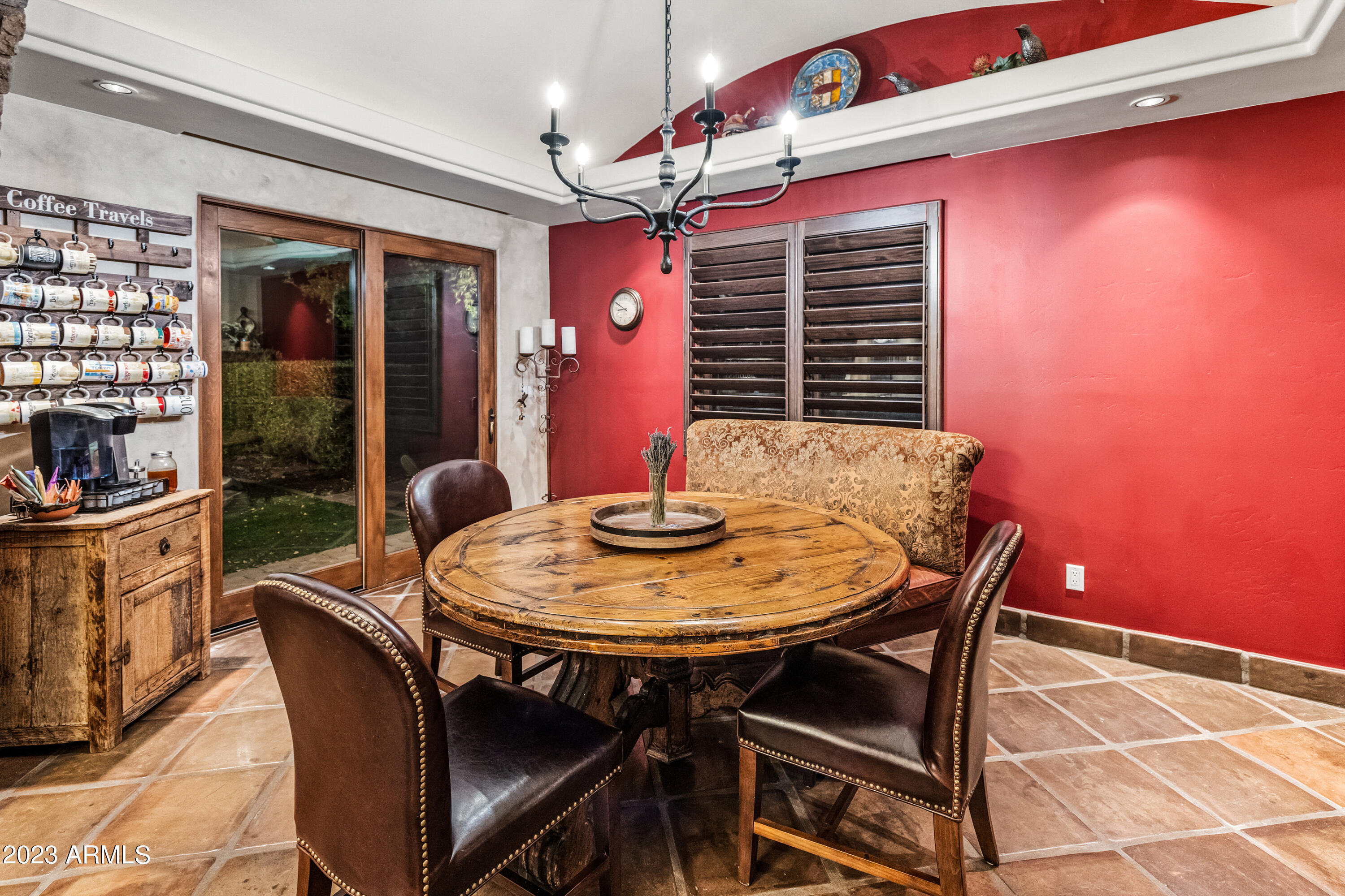 Amazing Estate on 5 Acres - Residential
