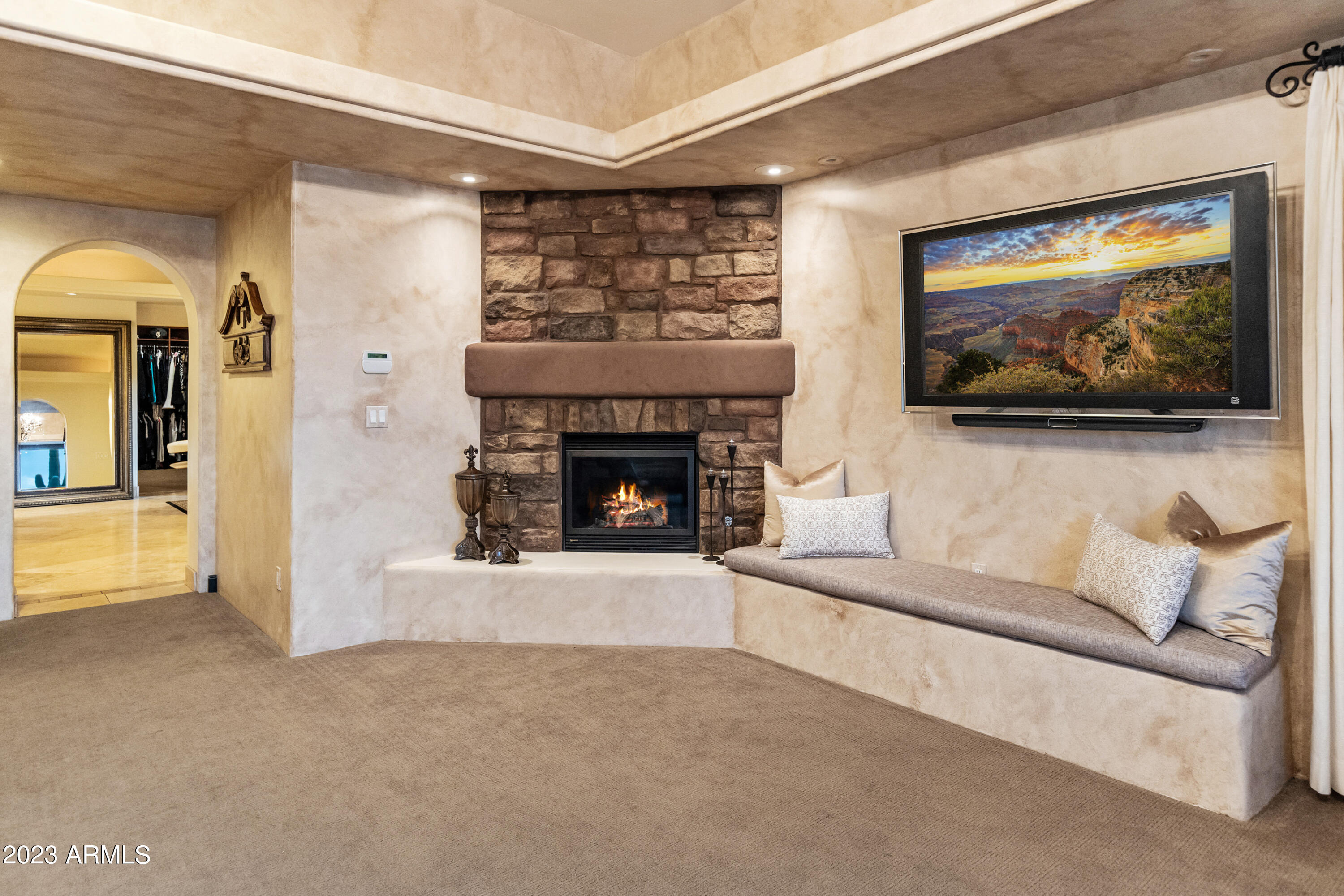 Amazing Estate on 5 Acres - Residential