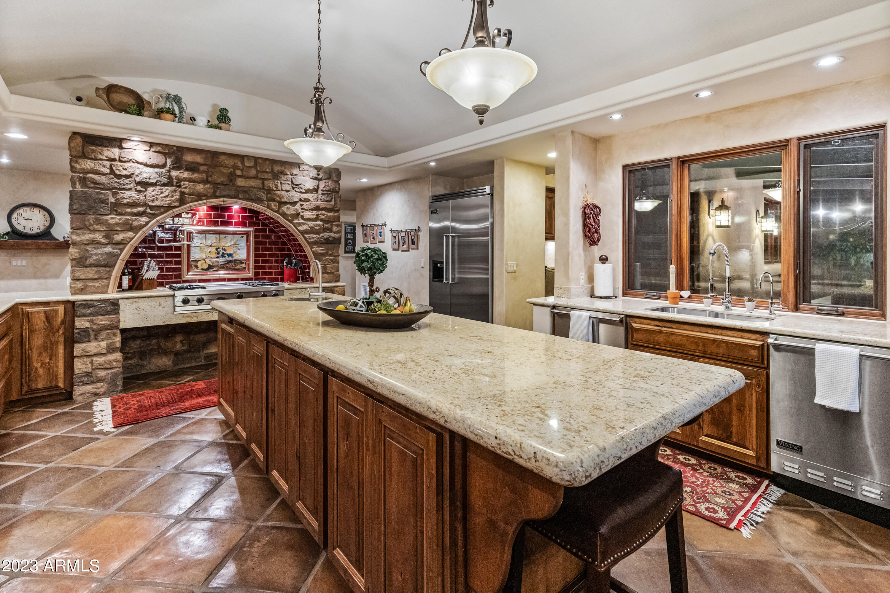 Amazing Estate on 5 Acres - Residential