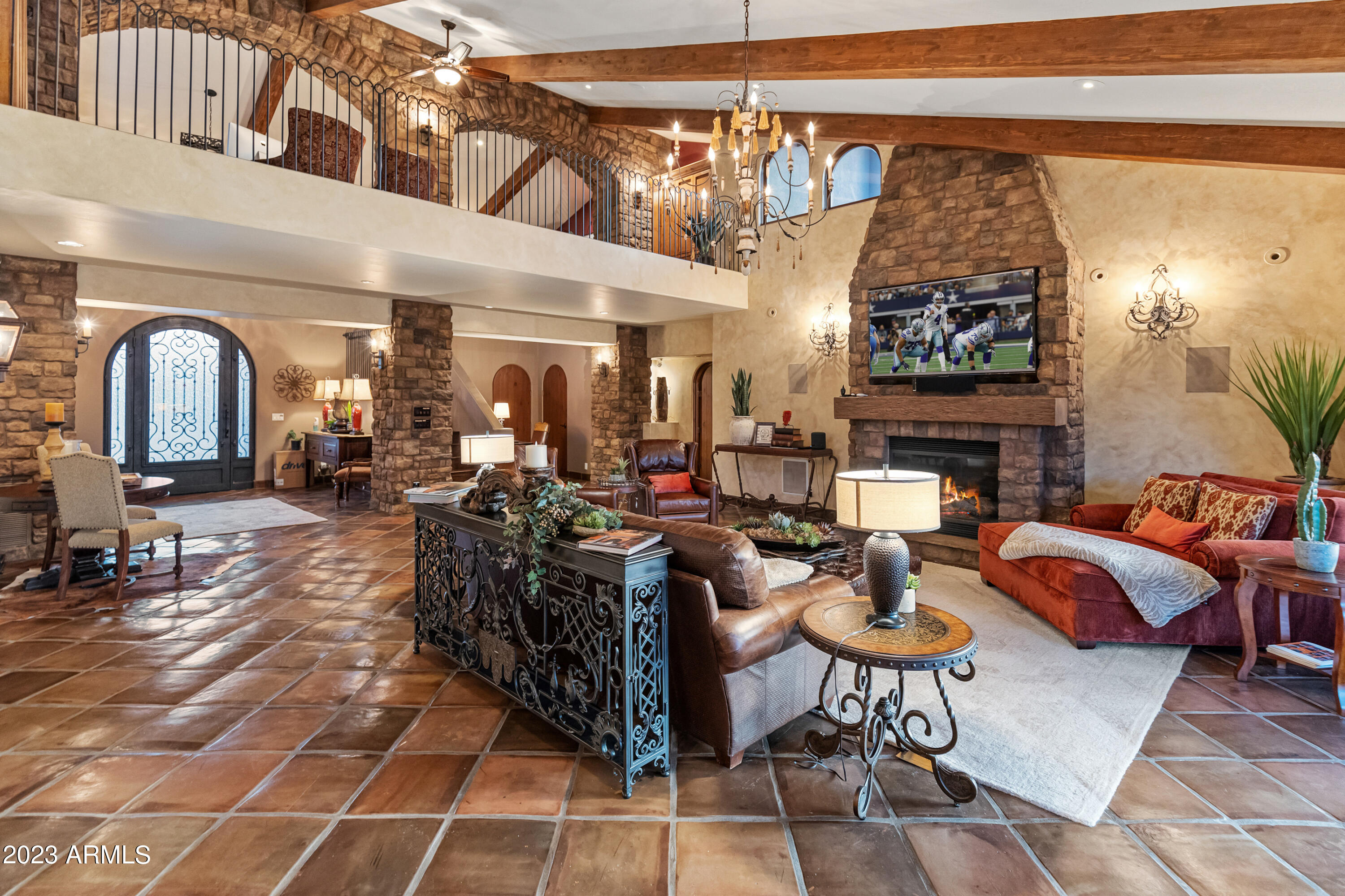 Amazing Estate on 5 Acres - Residential