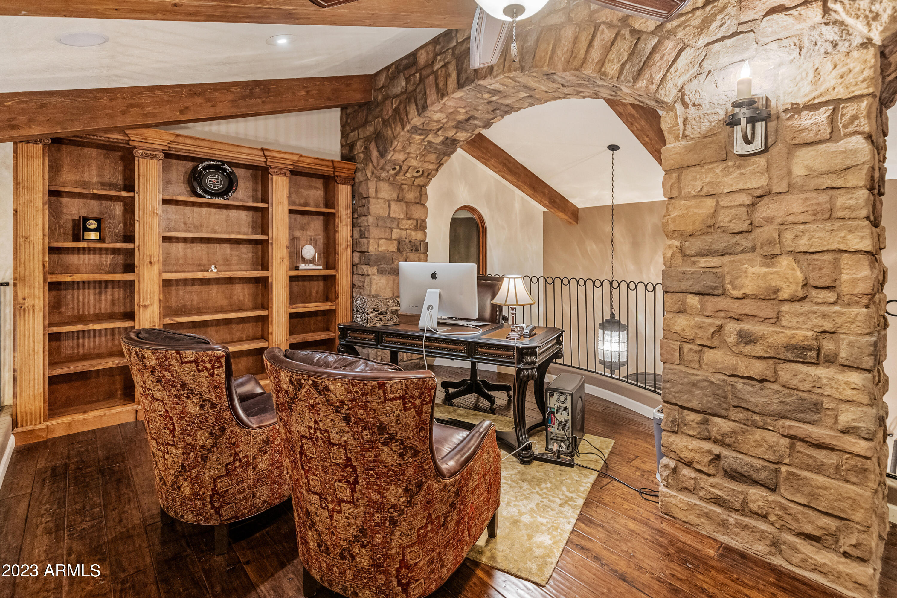 Amazing Estate on 5 Acres - Residential