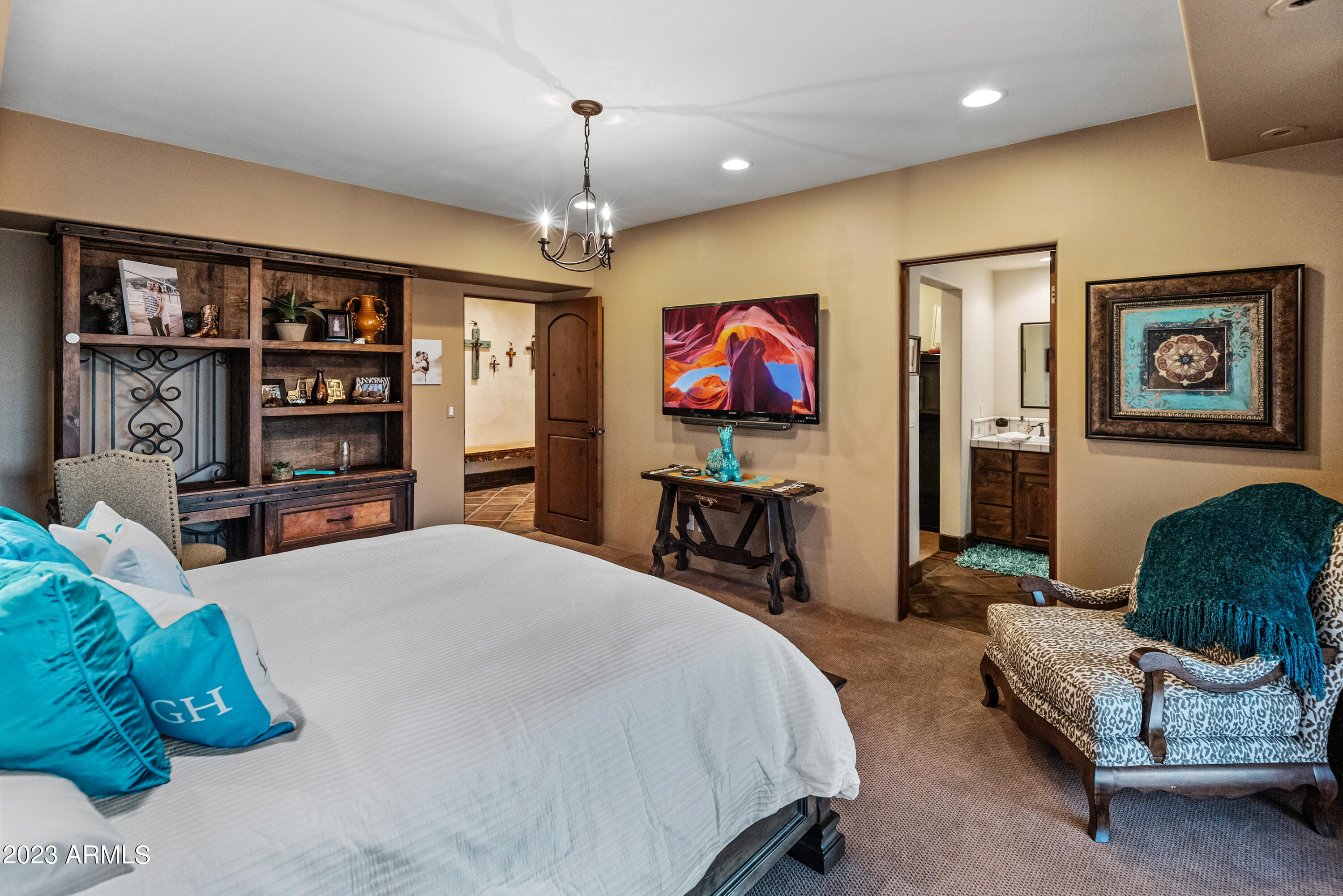 Amazing Estate on 5 Acres - Residential