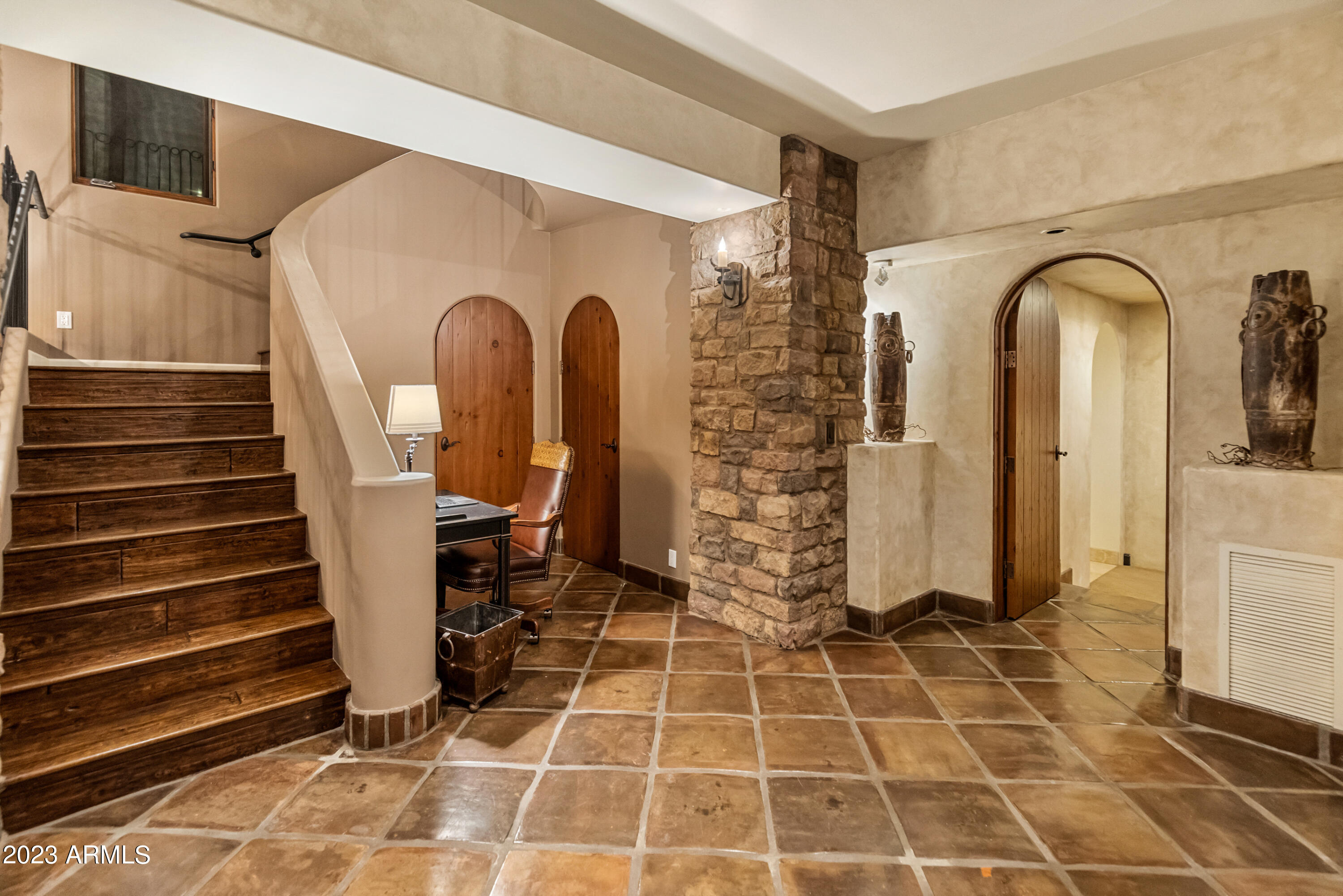 Amazing Estate on 5 Acres - Residential