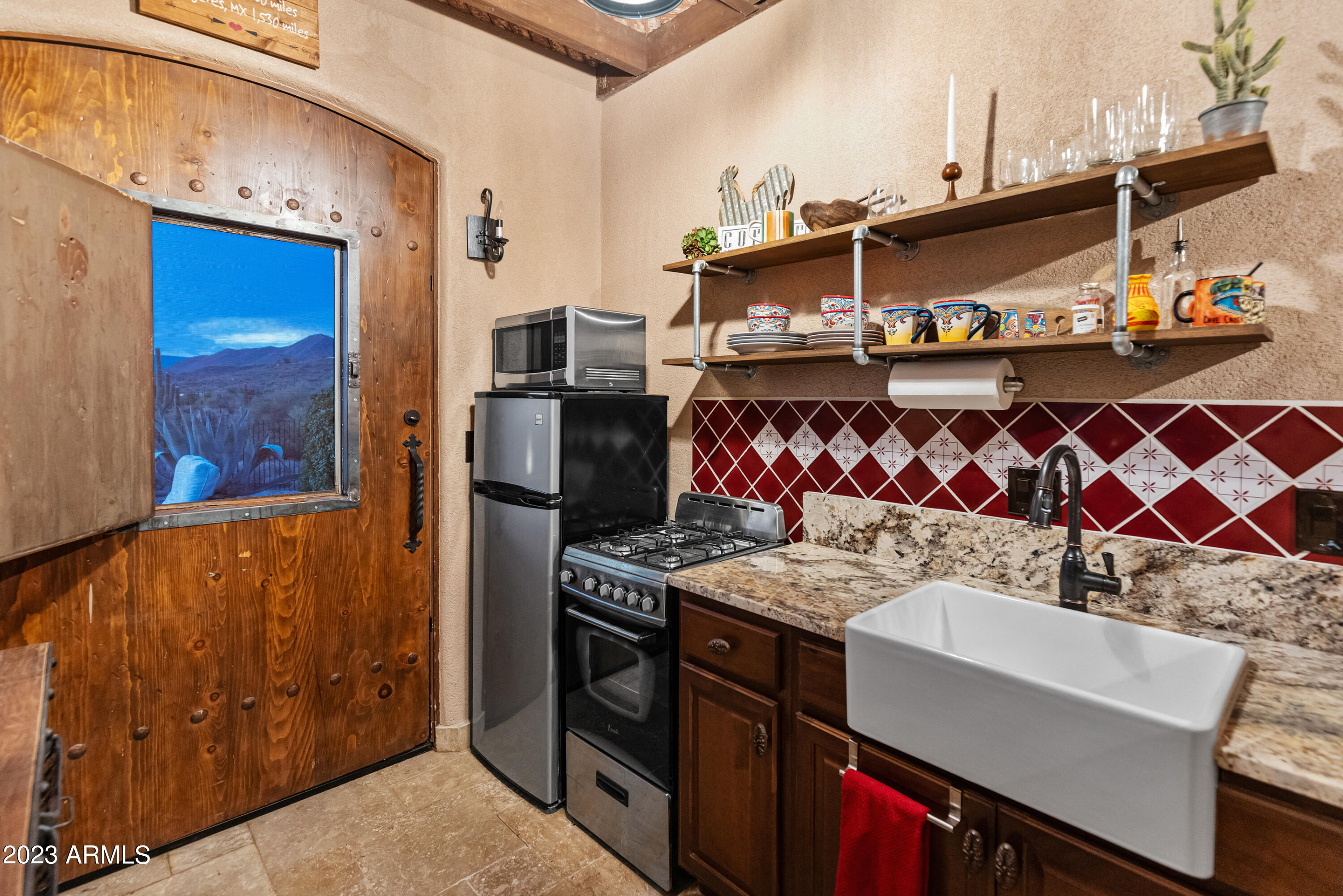 Amazing Estate on 5 Acres - Residential