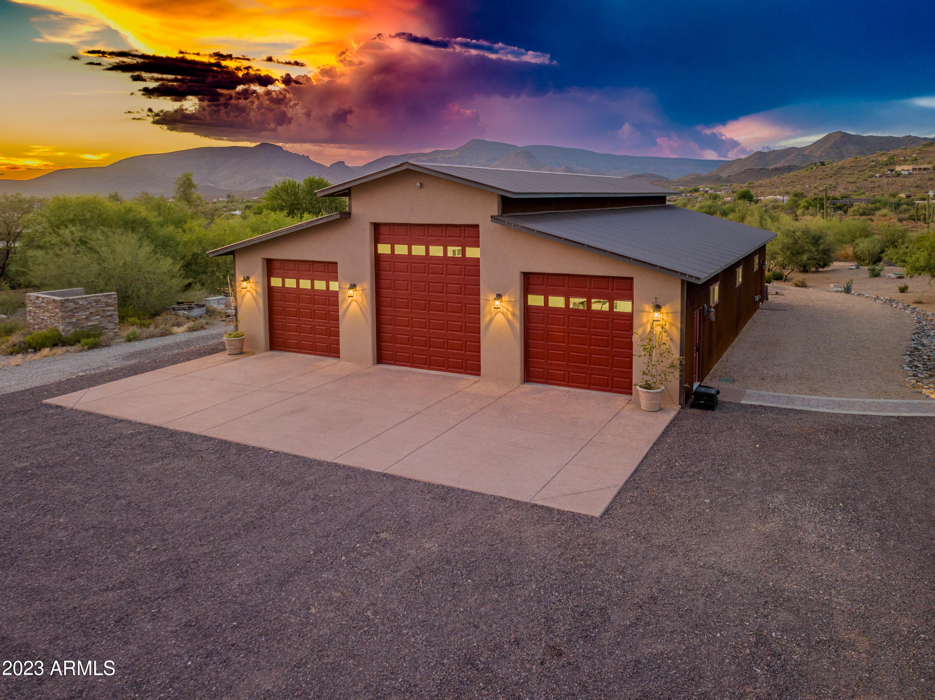 Amazing Estate on 5 Acres - Residential