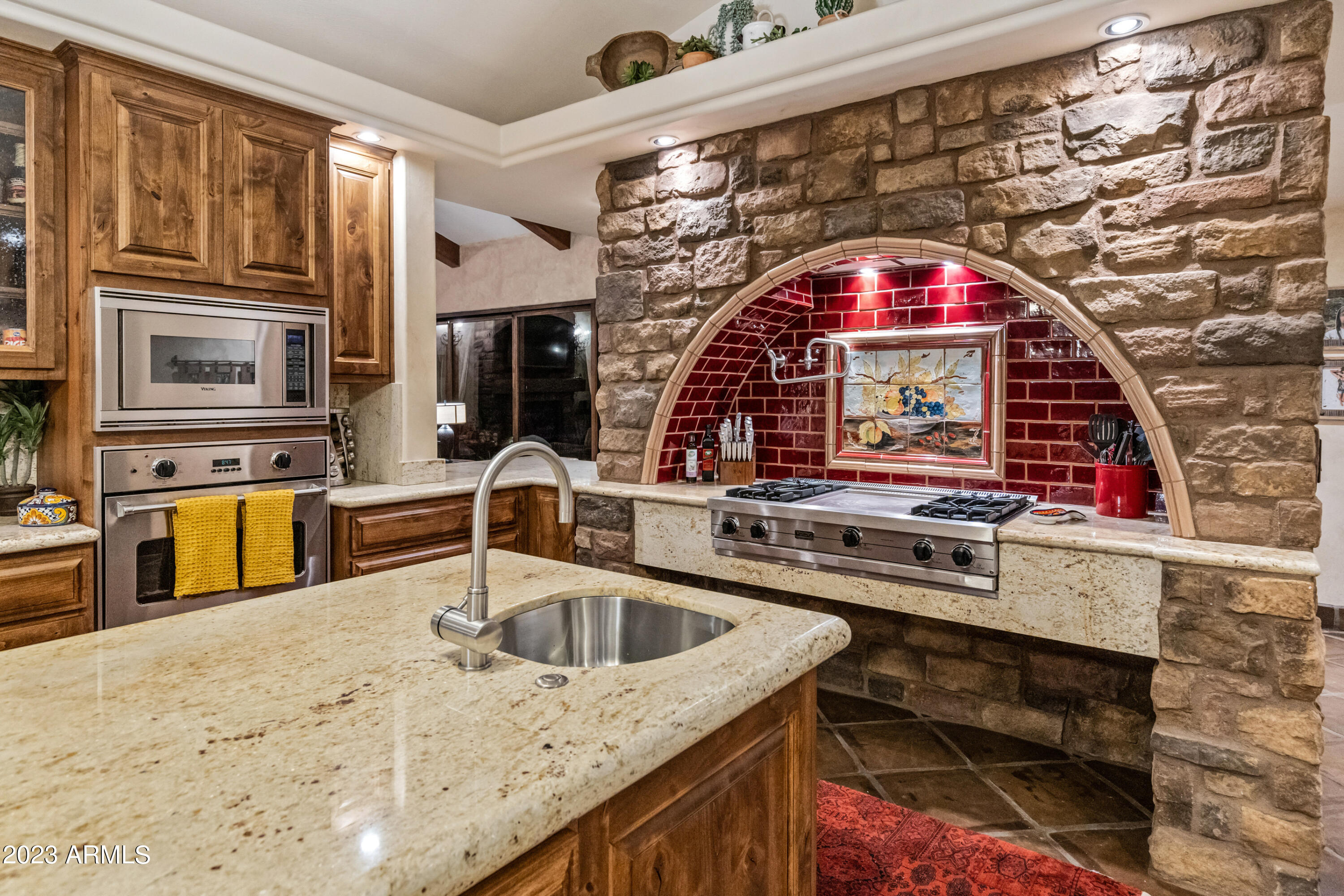 Amazing Estate on 5 Acres - Residential