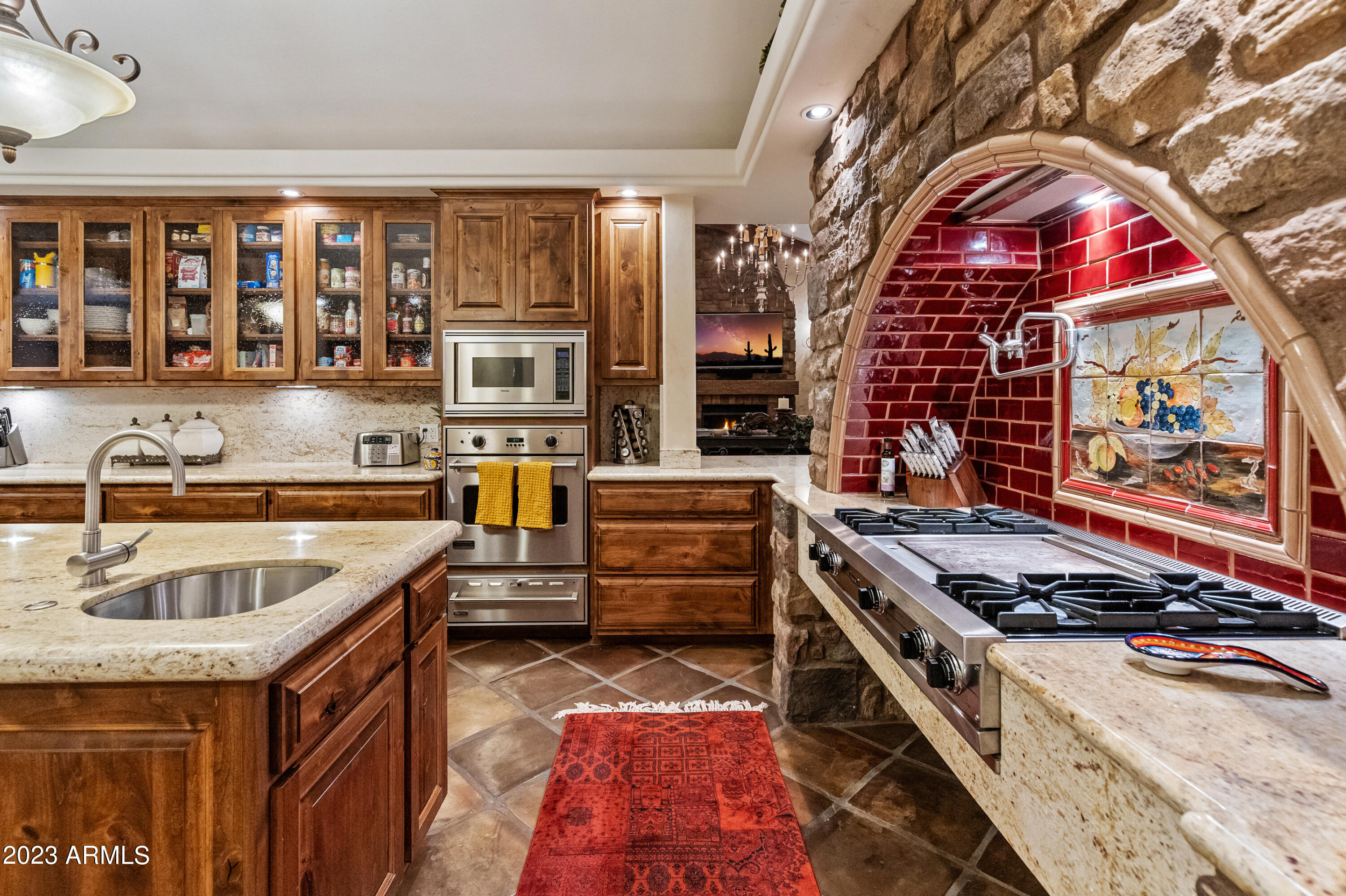 Amazing Estate on 5 Acres - Residential
