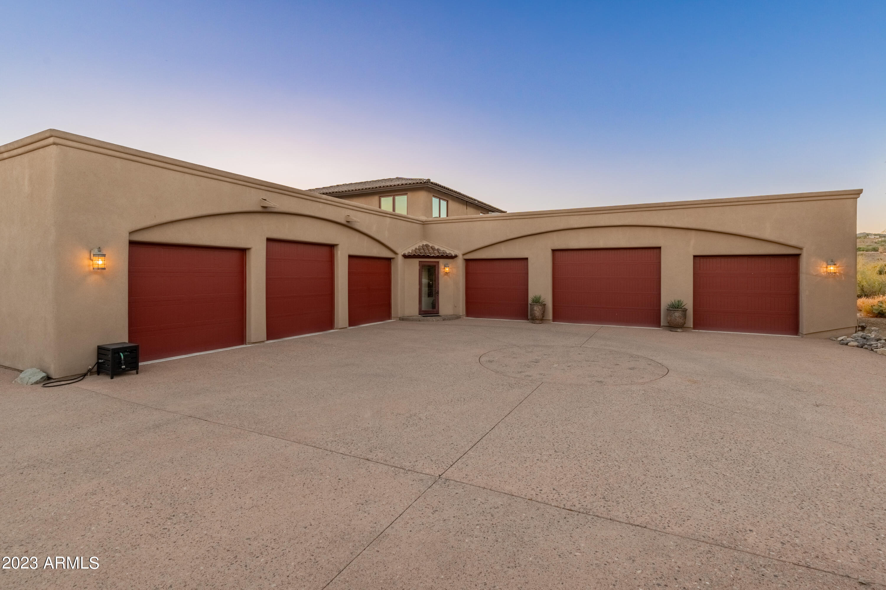 Amazing Estate on 5 Acres - Residential