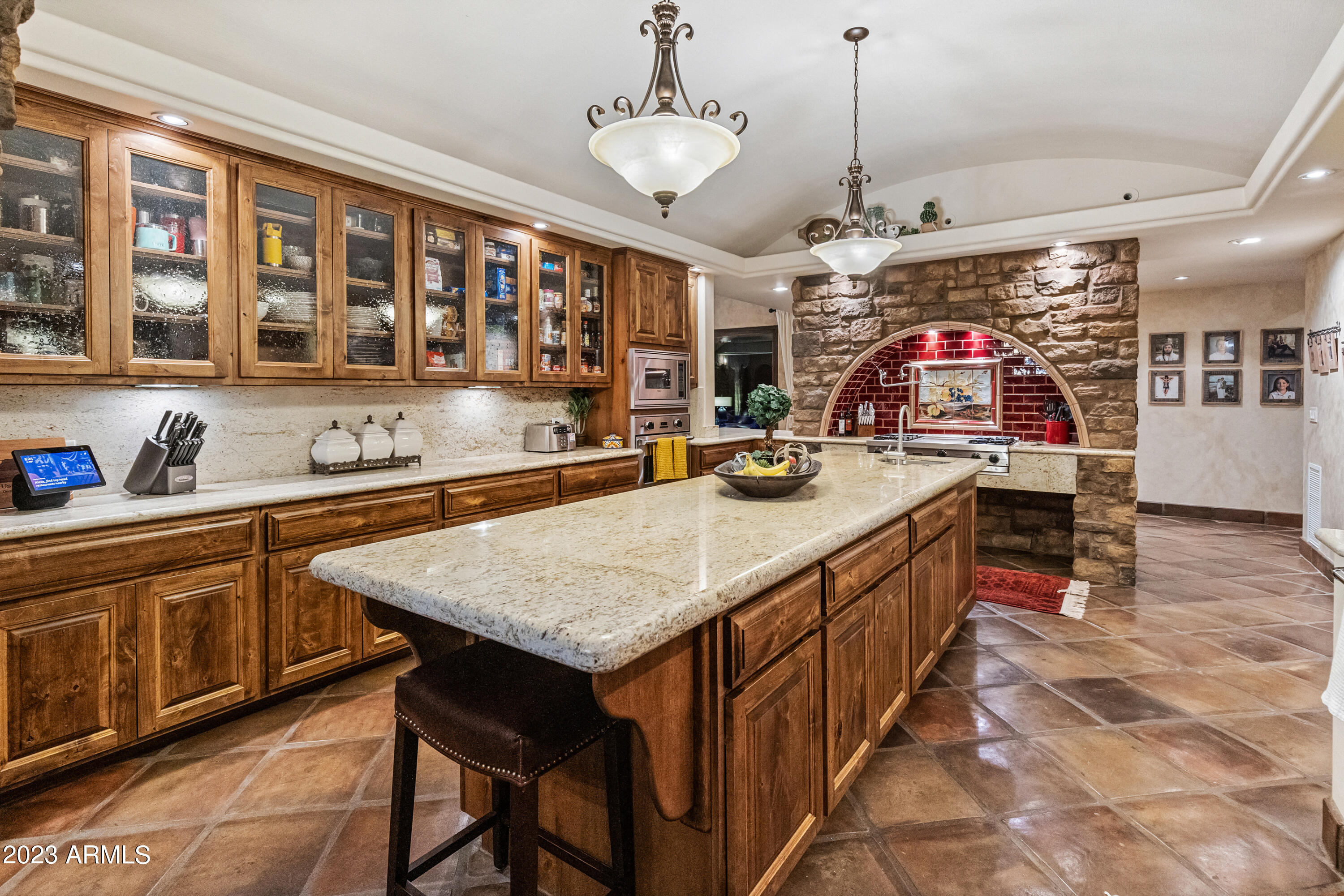 Amazing Estate on 5 Acres - Residential