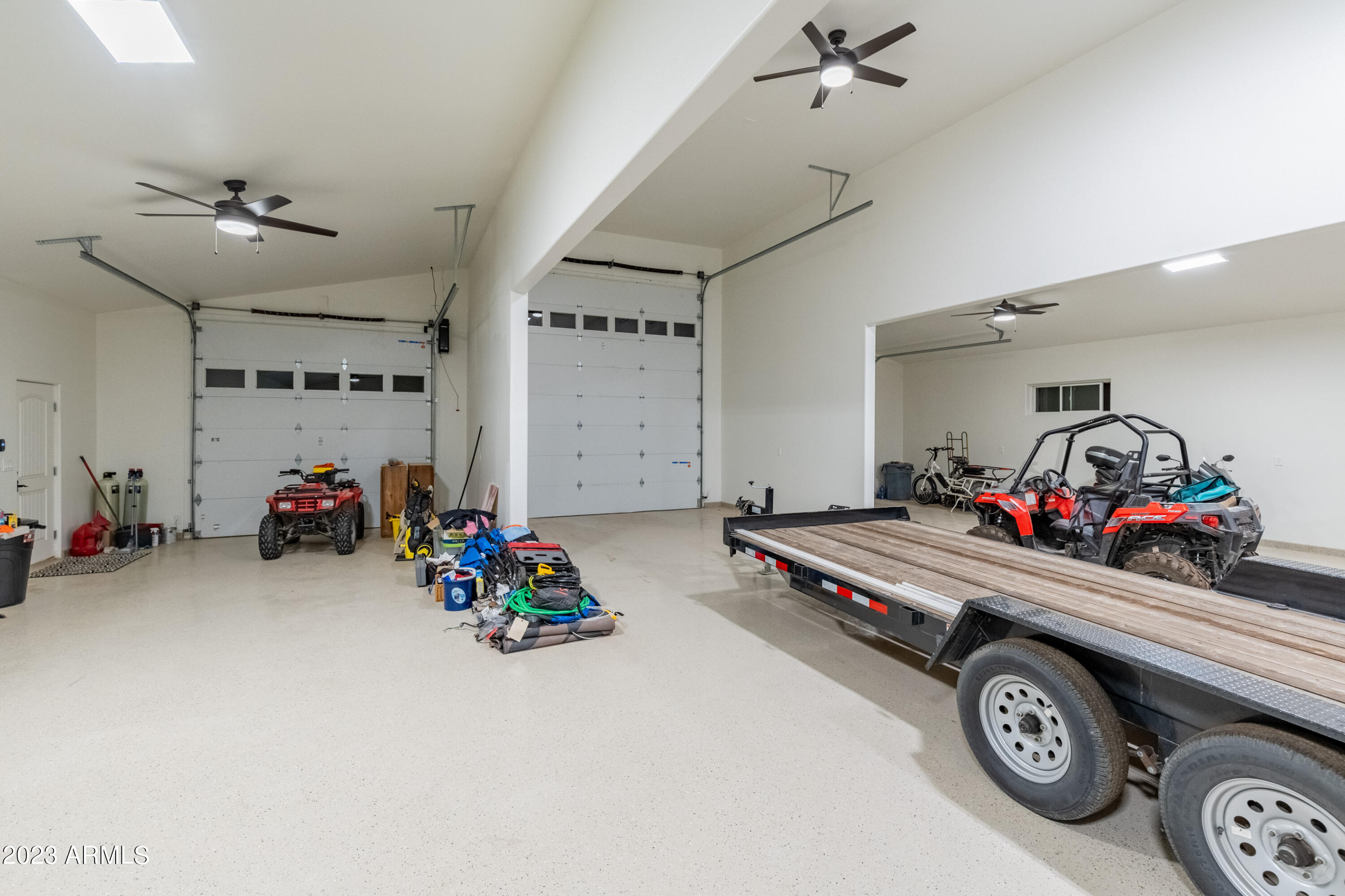 Amazing Estate on 5 Acres - Residential