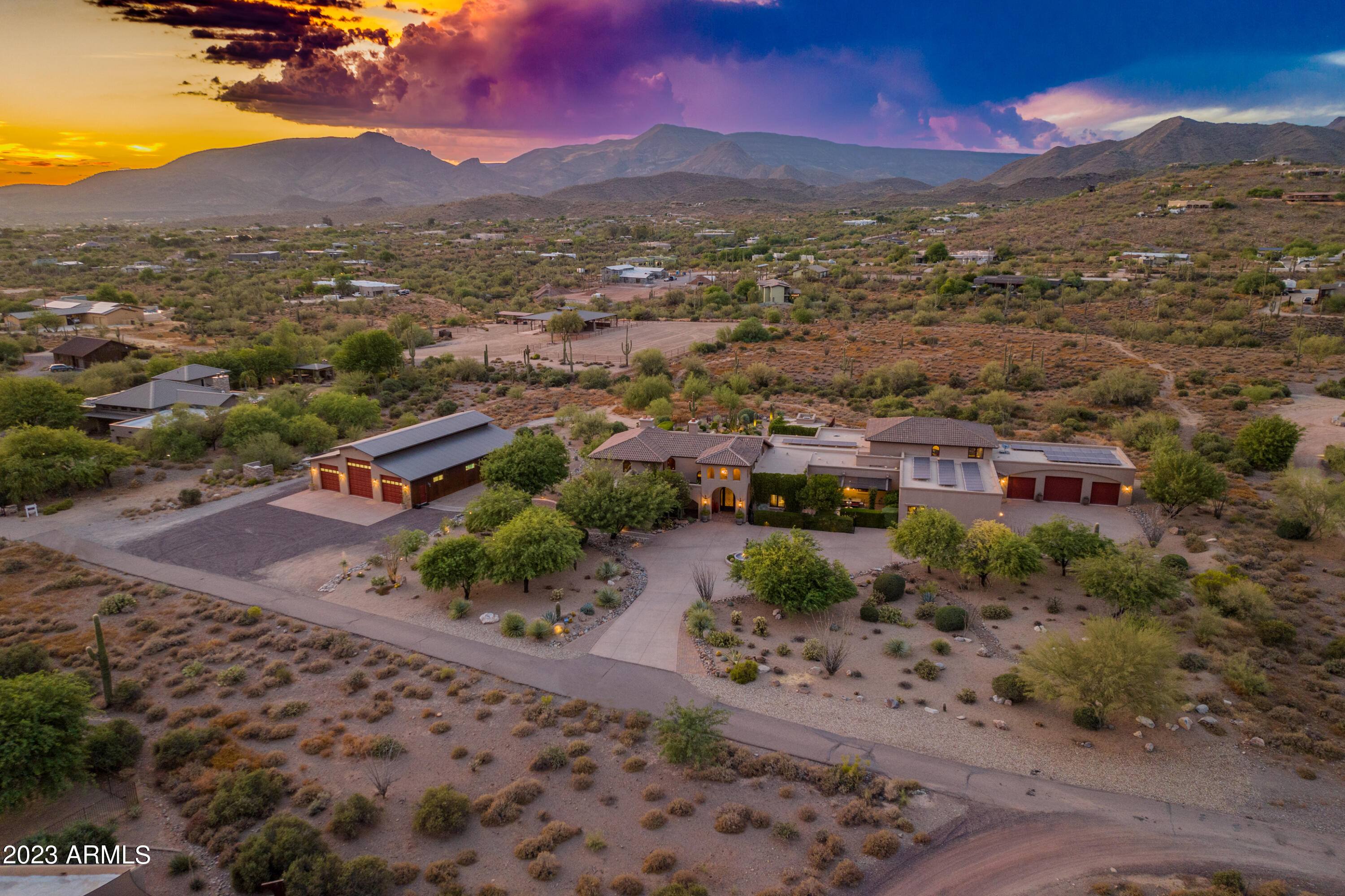 Amazing Estate on 5 Acres - Residential