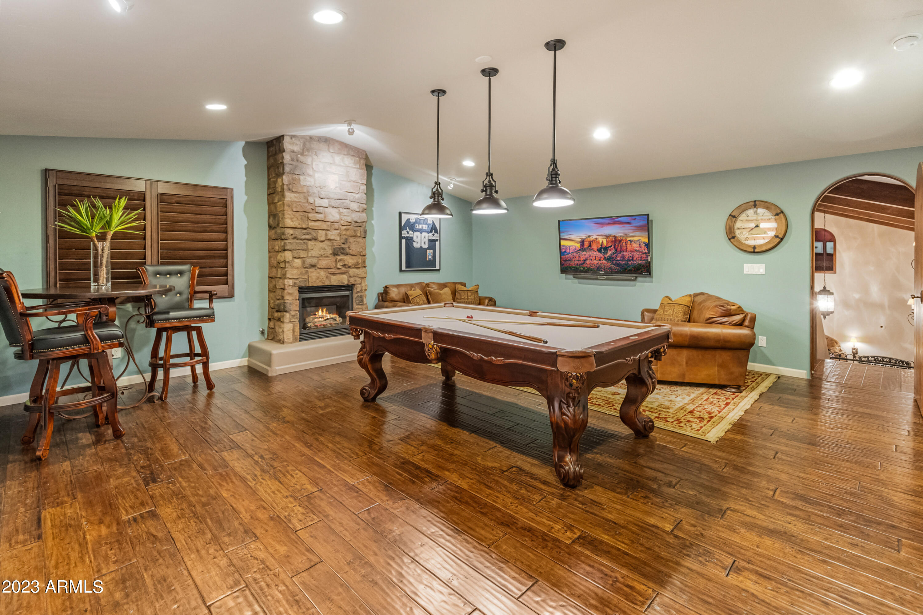 Amazing Estate on 5 Acres - Residential