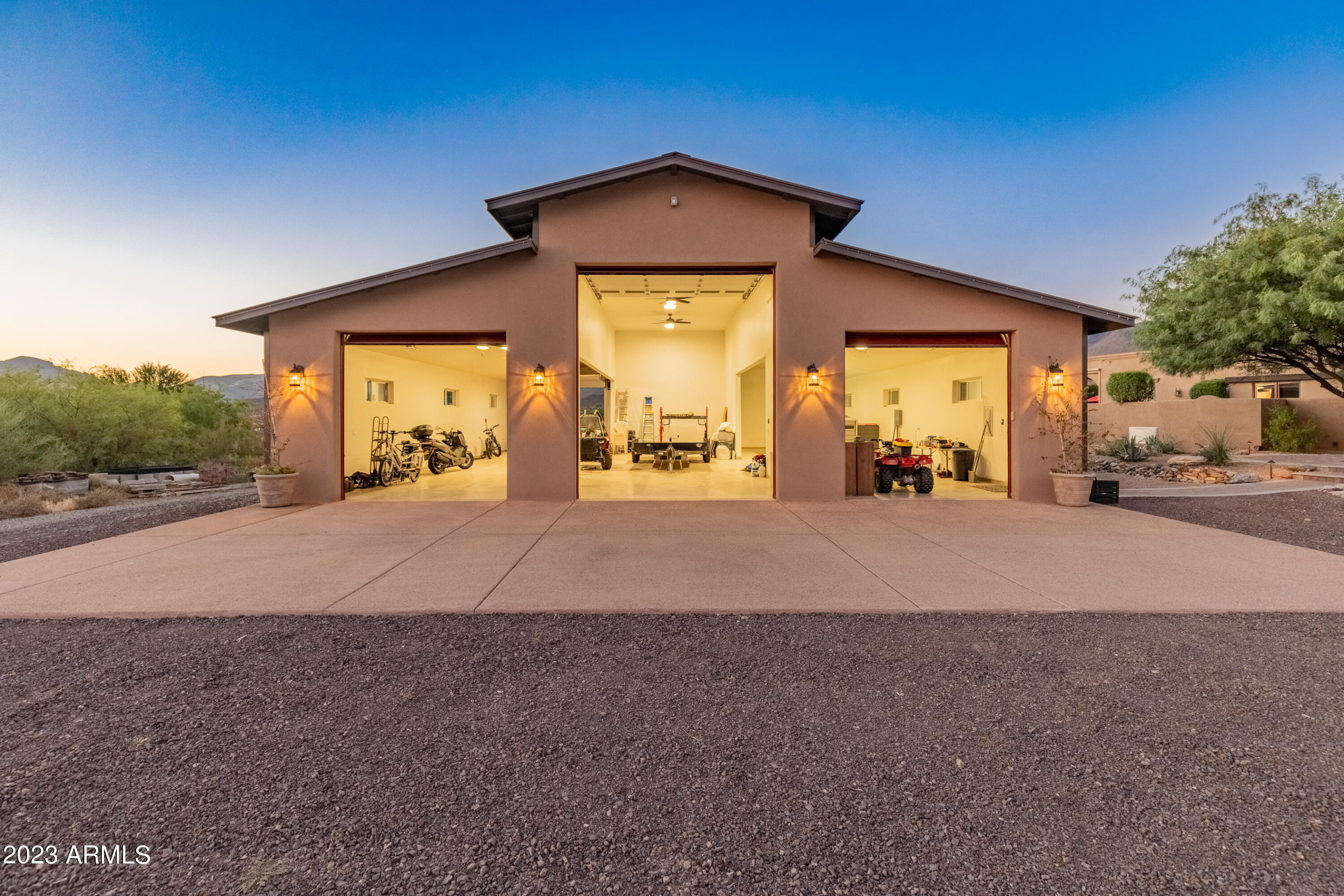 Amazing Estate on 5 Acres - Residential